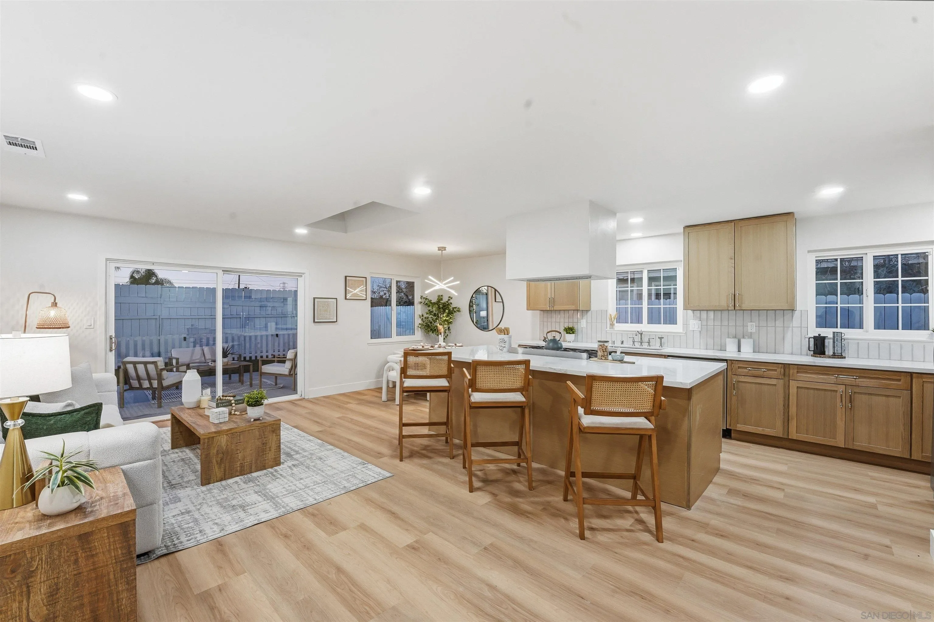 https://cdn.realtyfeed.com/cdn/127/260002381/c922db06a5a62662ff212455cf3a49d7.webp