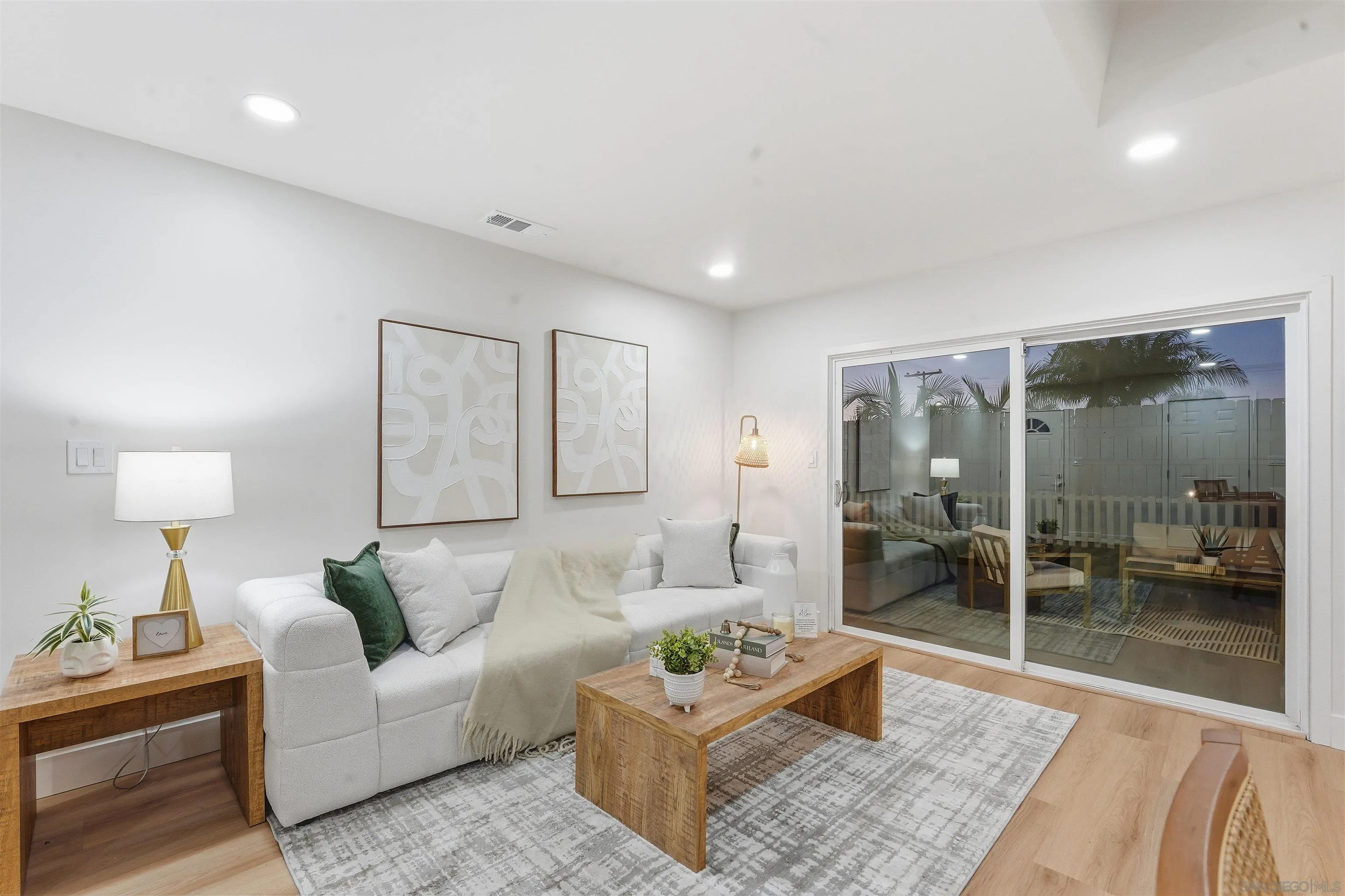 https://cdn.realtyfeed.com/cdn/127/260002381/cca7f126495f69f29c7a6471b46c9b4c.webp