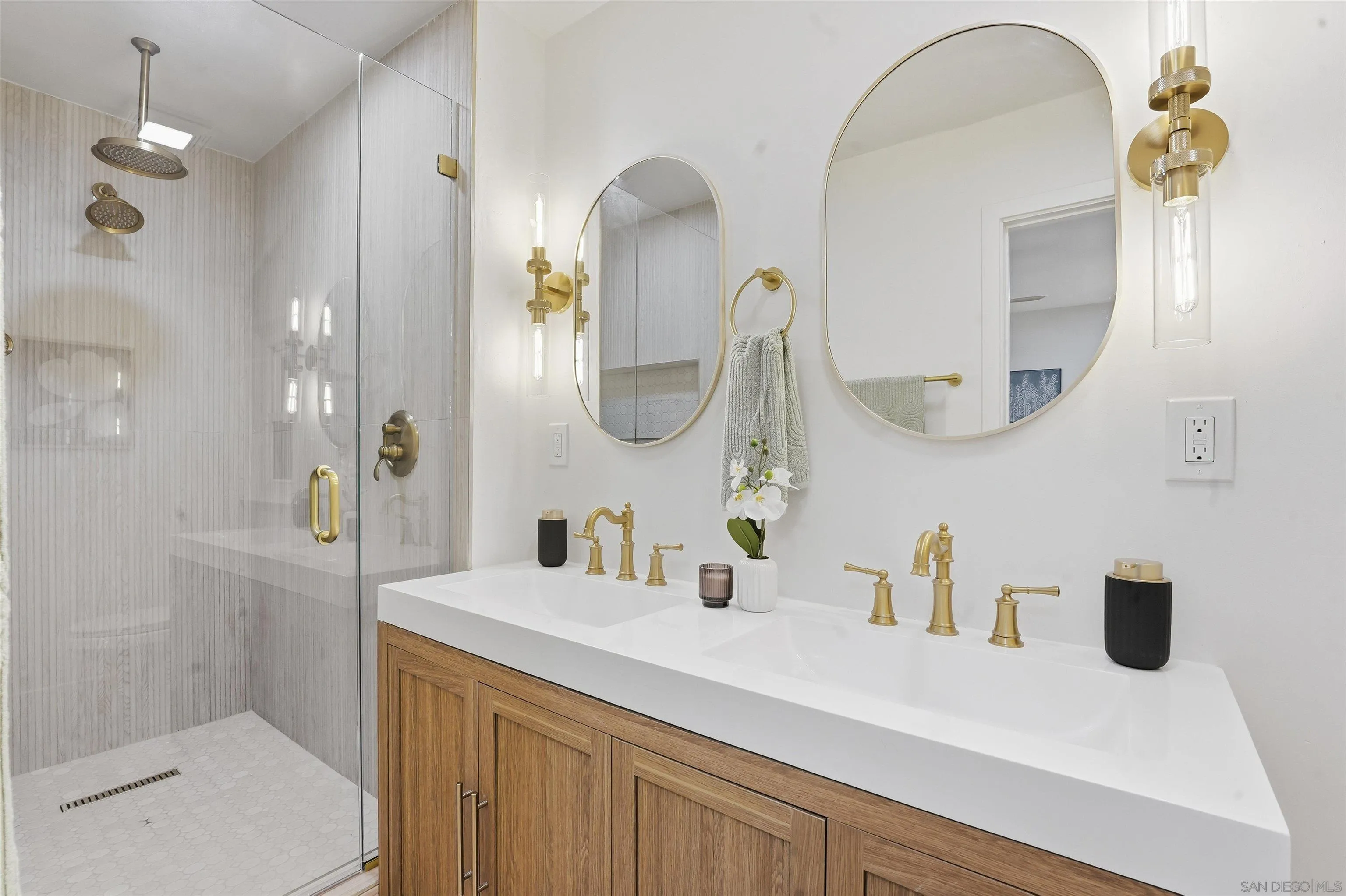 https://cdn.realtyfeed.com/cdn/127/260002381/cfa53962788b86bf75b2343d17774d5a.webp