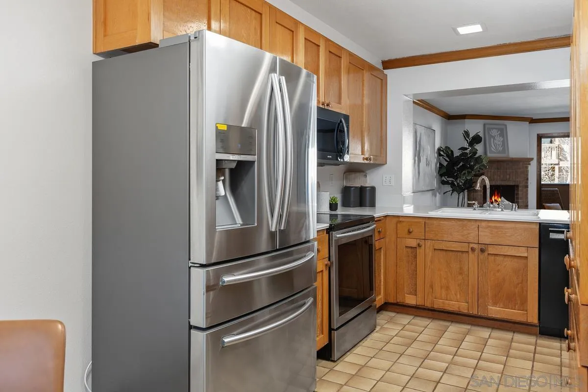 https://cdn.realtyfeed.com/cdn/127/260002385/4c1efcde7d2cad1633f938020800fdd6.webp