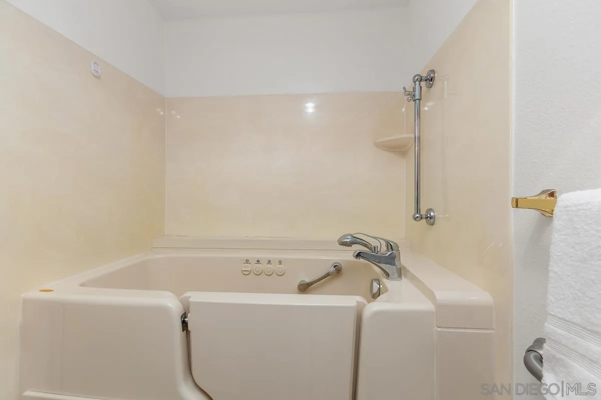 https://cdn.realtyfeed.com/cdn/127/260002385/936f9ae9a833ccd054a2c6d212e70662.webp