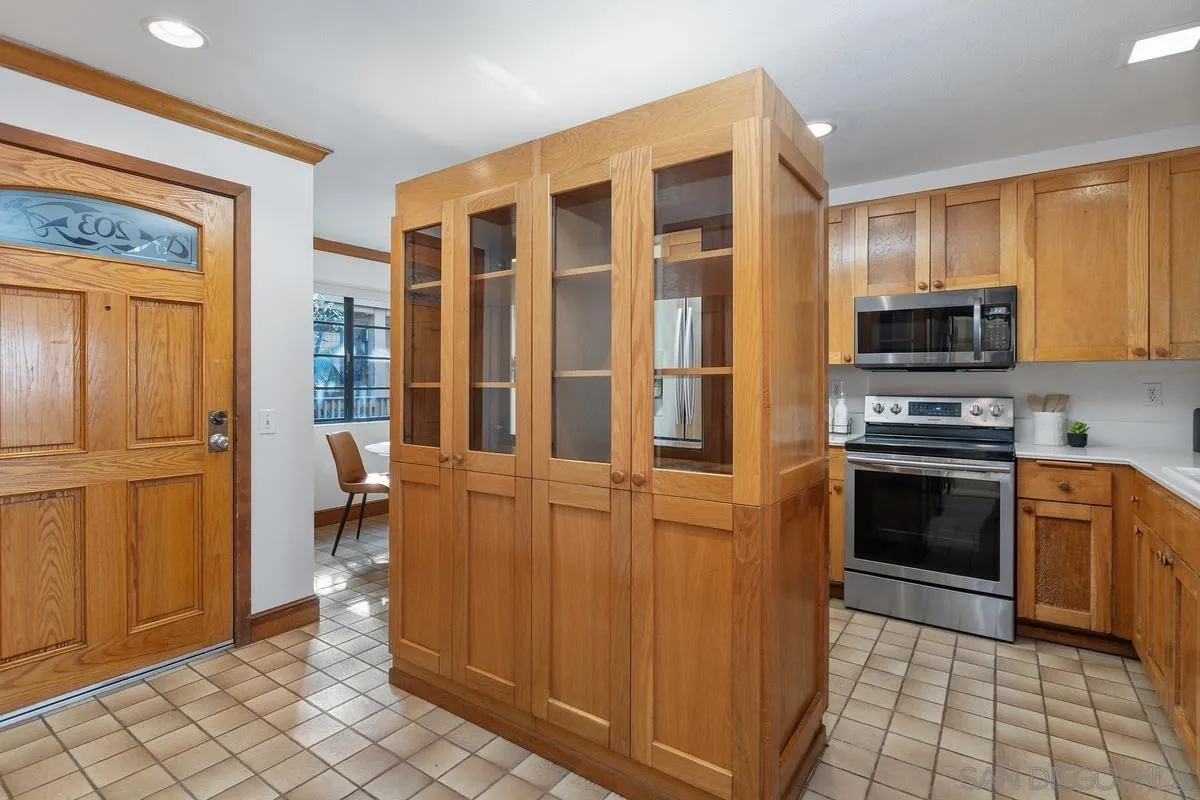 https://cdn.realtyfeed.com/cdn/127/260002385/bd319a557a08f489f222db8d3f99018d.webp
