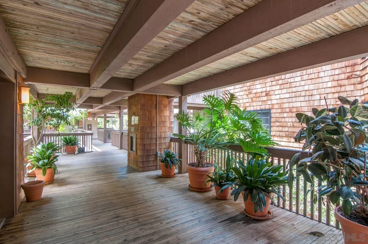 https://cdn.realtyfeed.com/cdn/127/260002385/cb8df72c80f4d5863759bd1ef0eeaf3b.webp