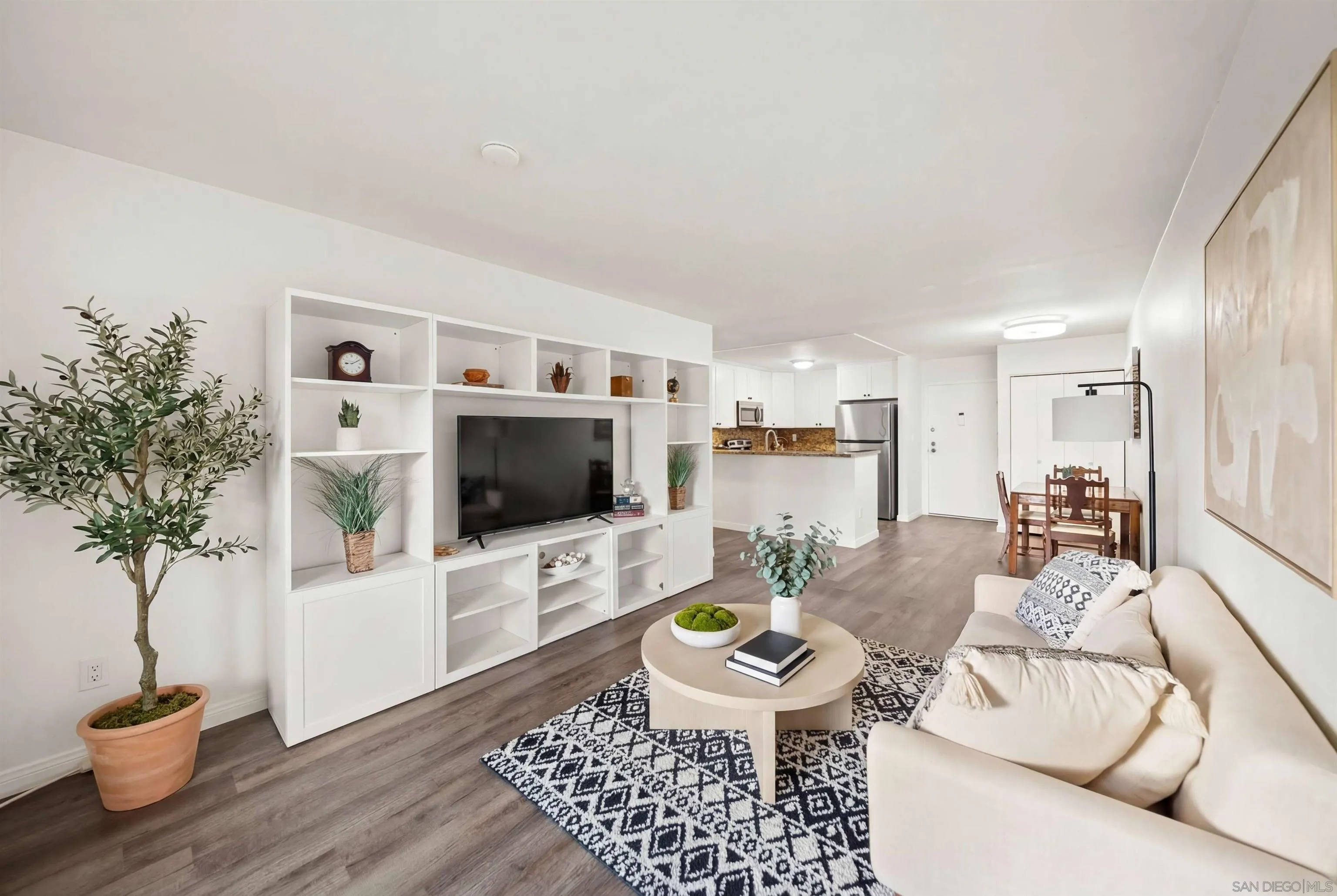 https://cdn.realtyfeed.com/cdn/127/260002387/14d0609357d6852329f2c63f335892ff.webp