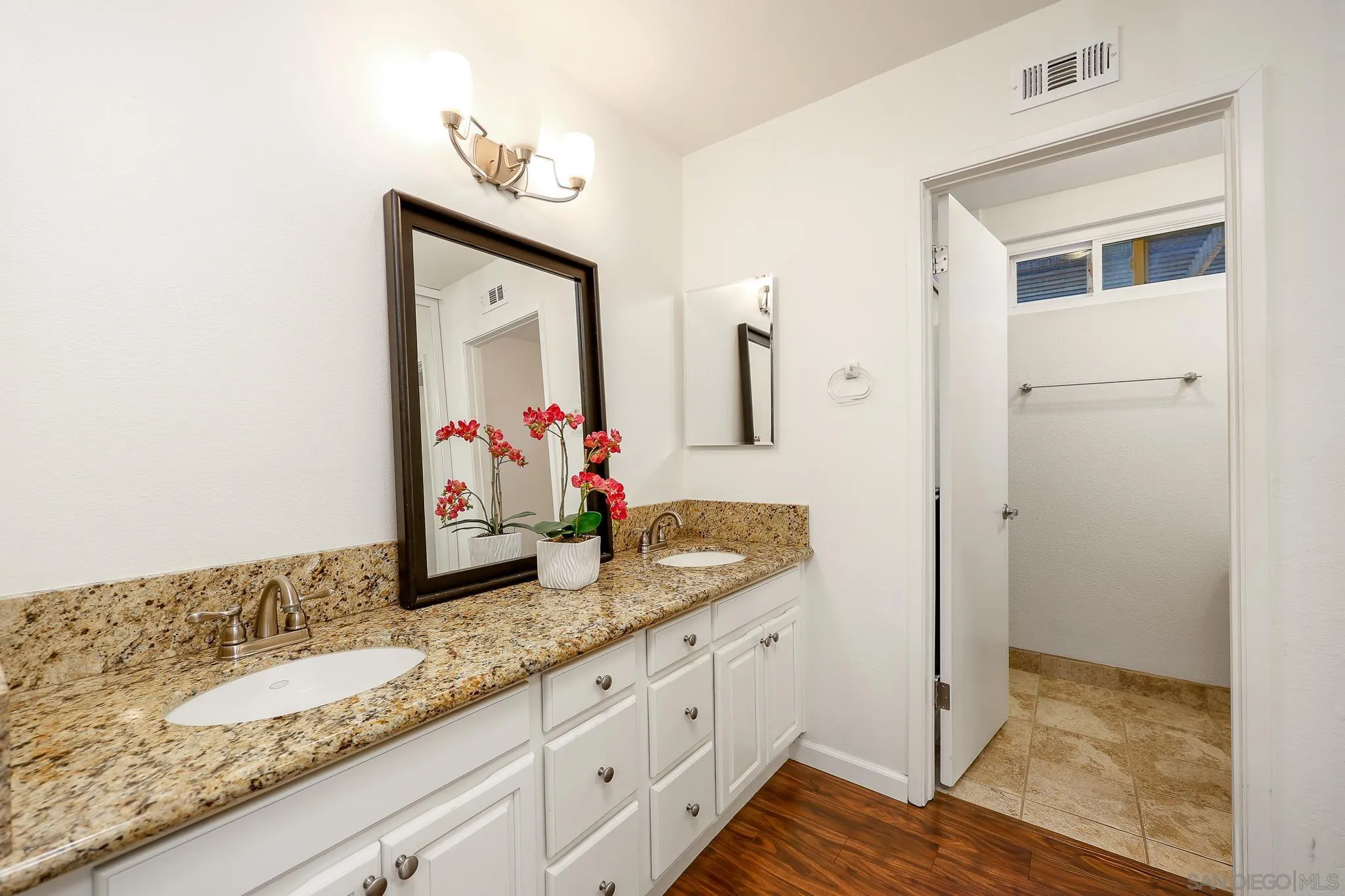 https://cdn.realtyfeed.com/cdn/127/260002389/eec9d023ab3543dc8b417d938a7cb6e7.webp