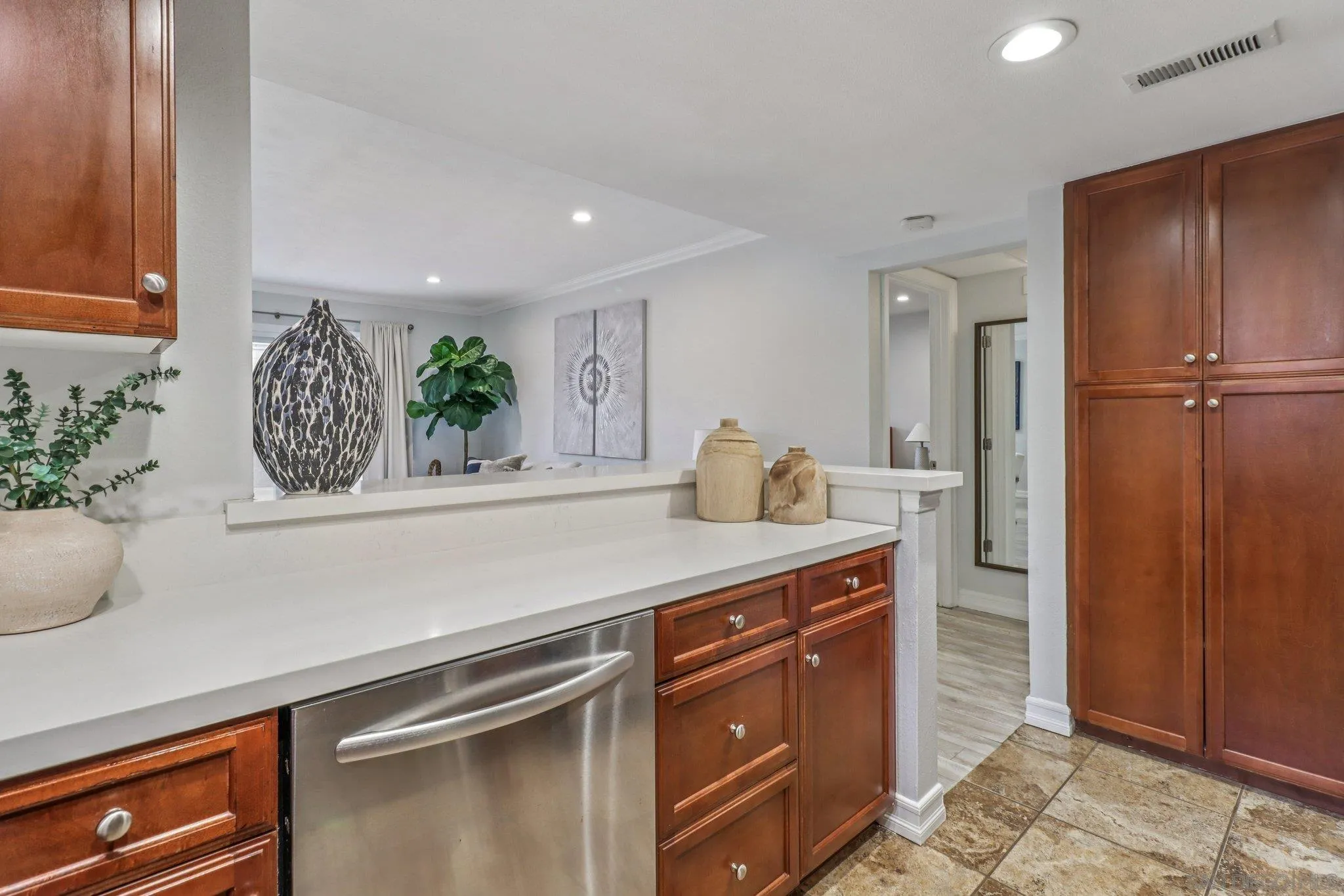 https://cdn.realtyfeed.com/cdn/127/260002390/5a8aba276a786f4865cf90658a2b95d0.webp