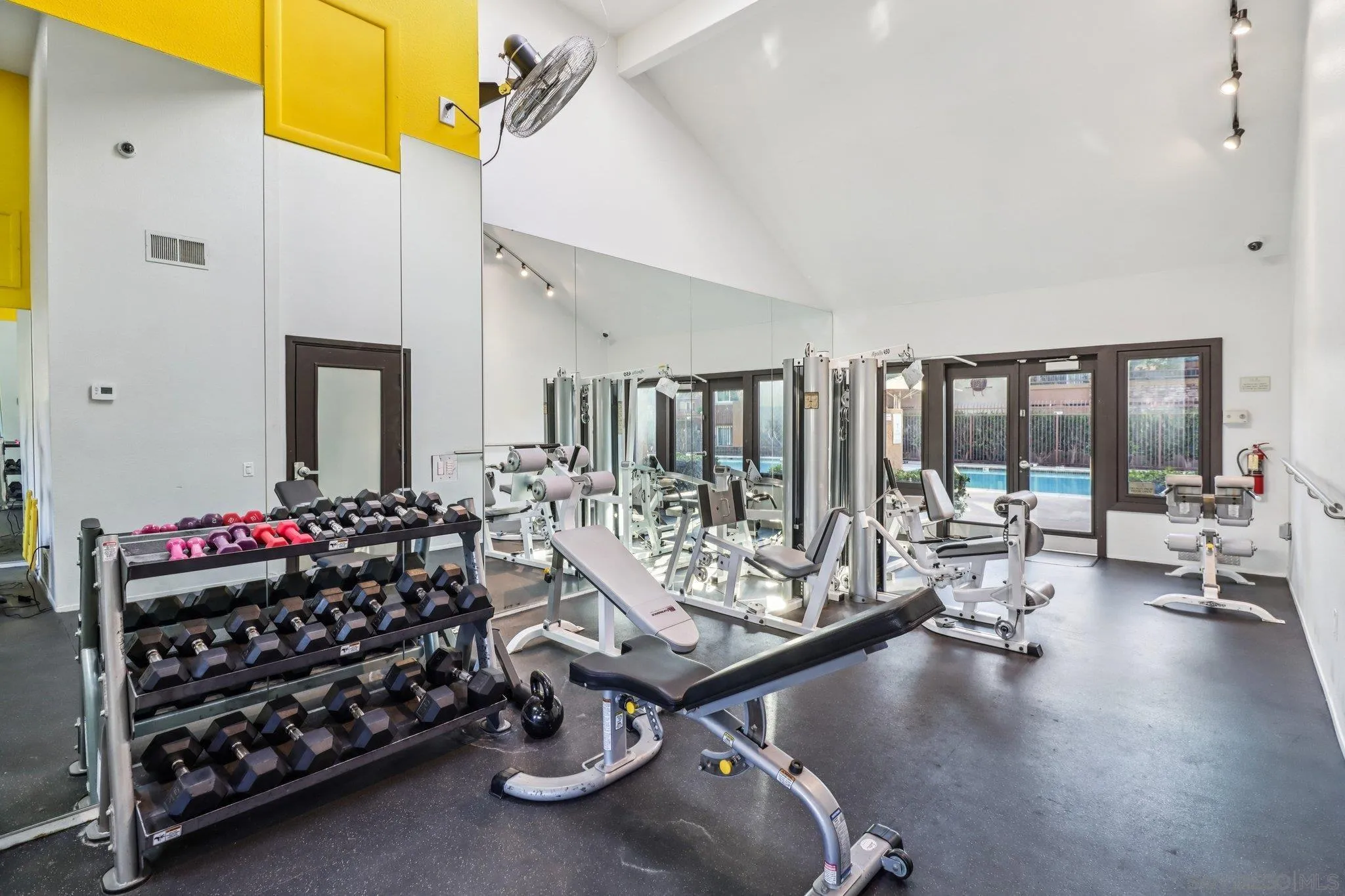 https://cdn.realtyfeed.com/cdn/127/260002390/9438b11e16c65385f5b4f0c949932b8c.webp