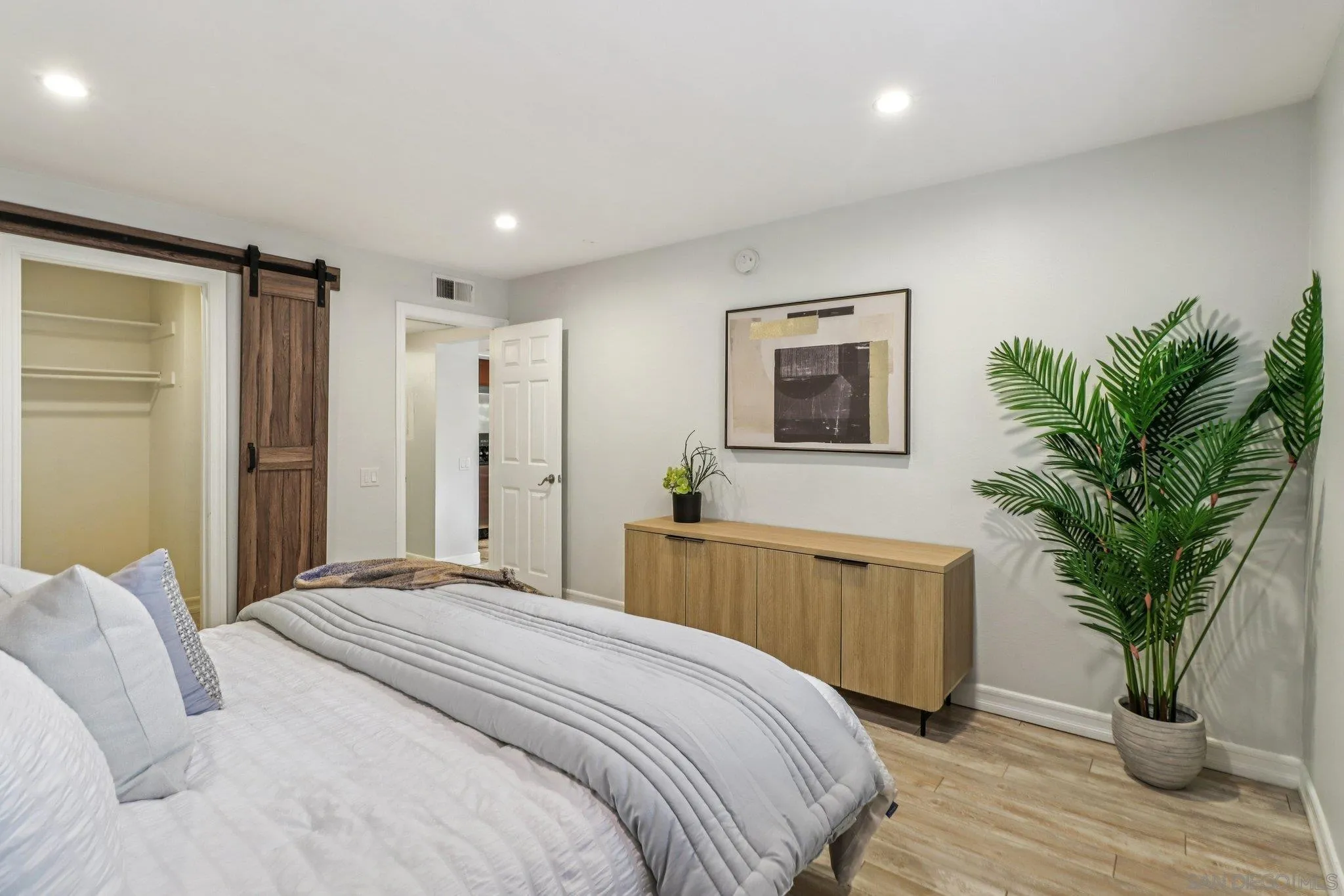 https://cdn.realtyfeed.com/cdn/127/260002390/d1ec985229bc362cc6abb2871667d78b.webp