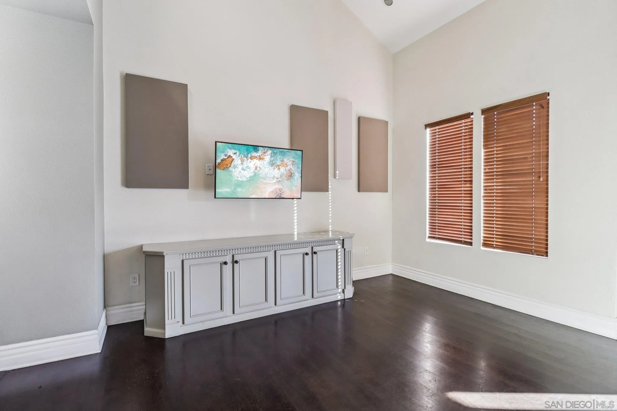 https://cdn.realtyfeed.com/cdn/127/260002390/e03b0d11ac2fcf0adecf9b08b695bdf9.webp