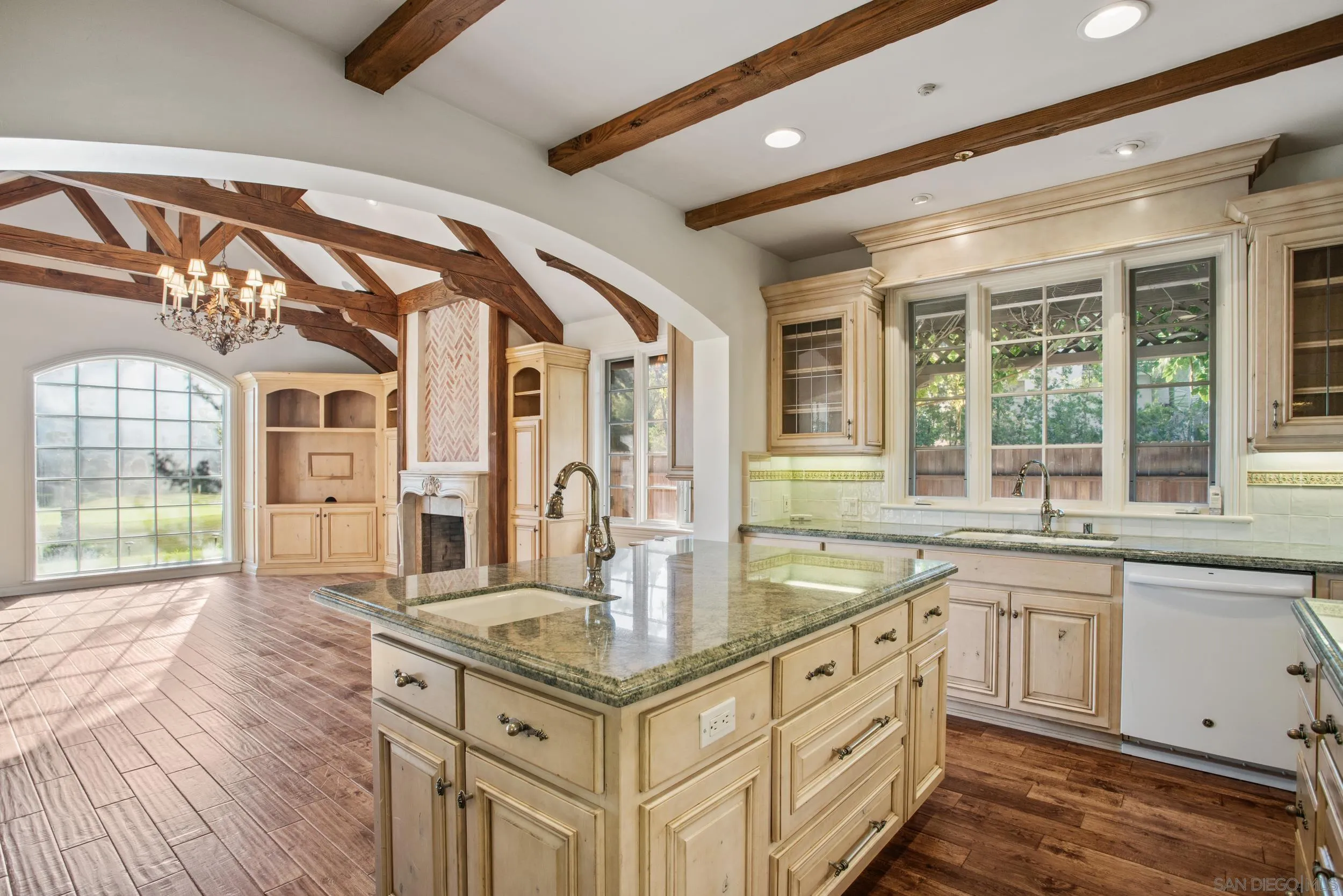 https://cdn.realtyfeed.com/cdn/127/260002393/316162cf8f00d6c74e14d7f86f3b0683.webp