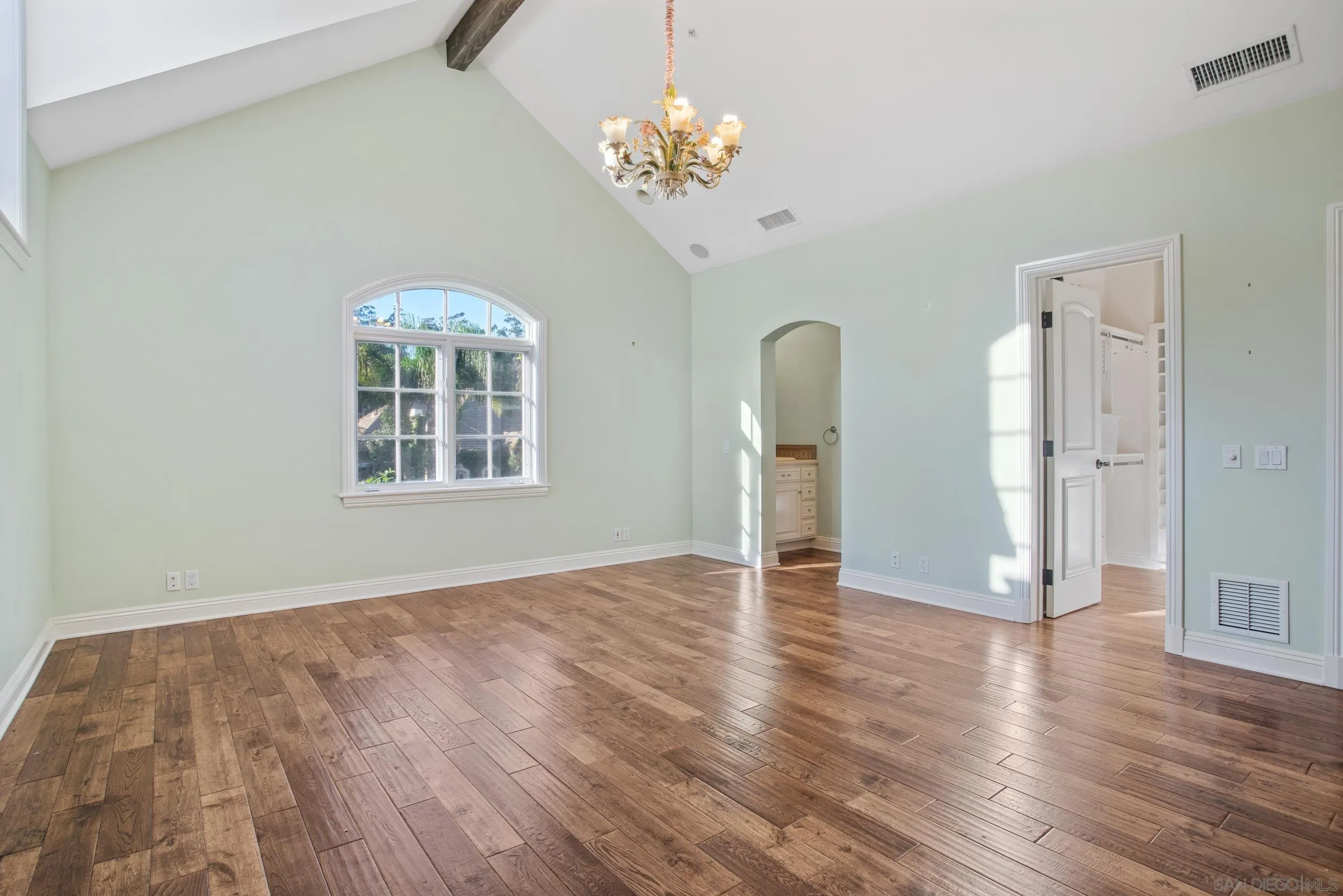 https://cdn.realtyfeed.com/cdn/127/260002393/3720e2c1833738bf674c841b1d824a55.webp