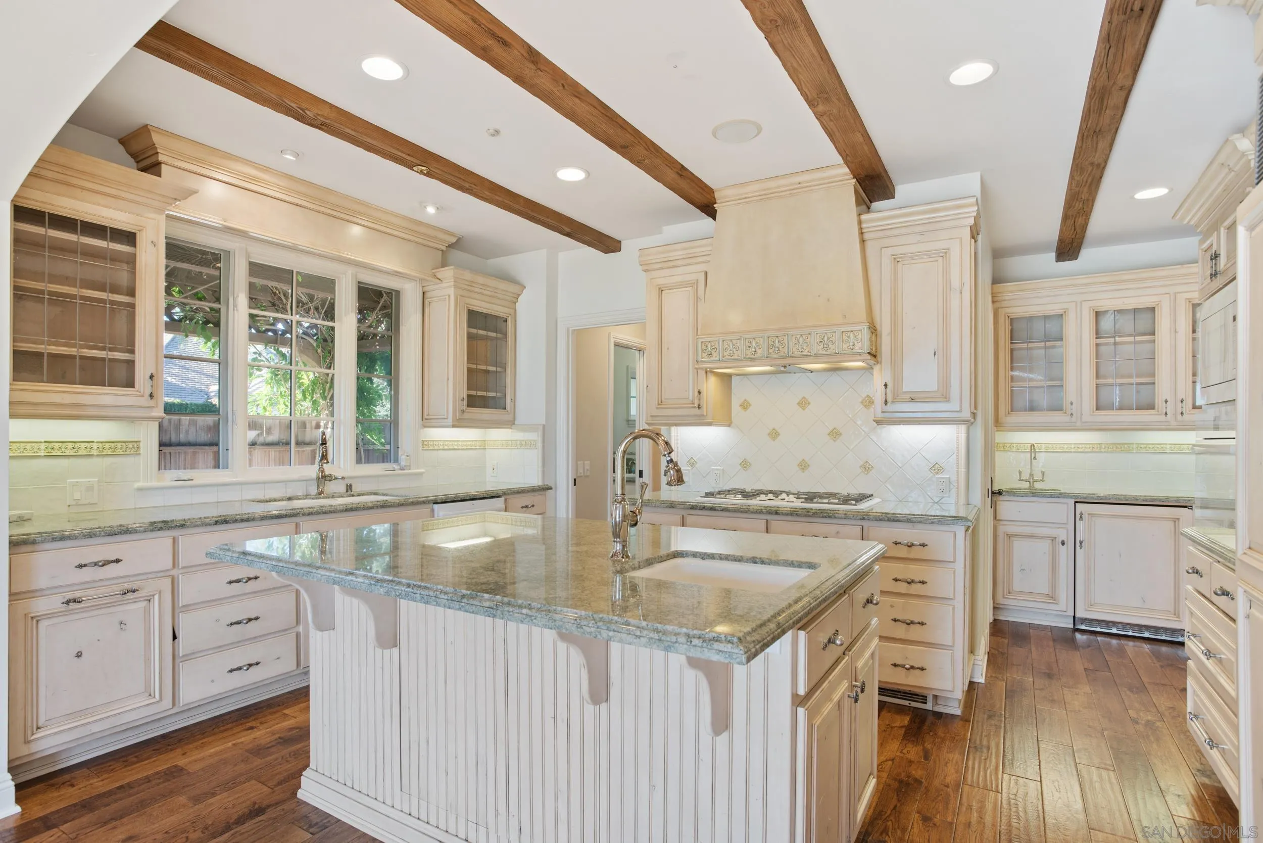 https://cdn.realtyfeed.com/cdn/127/260002393/88833defd402faa4ed3e86377a0488ab.webp