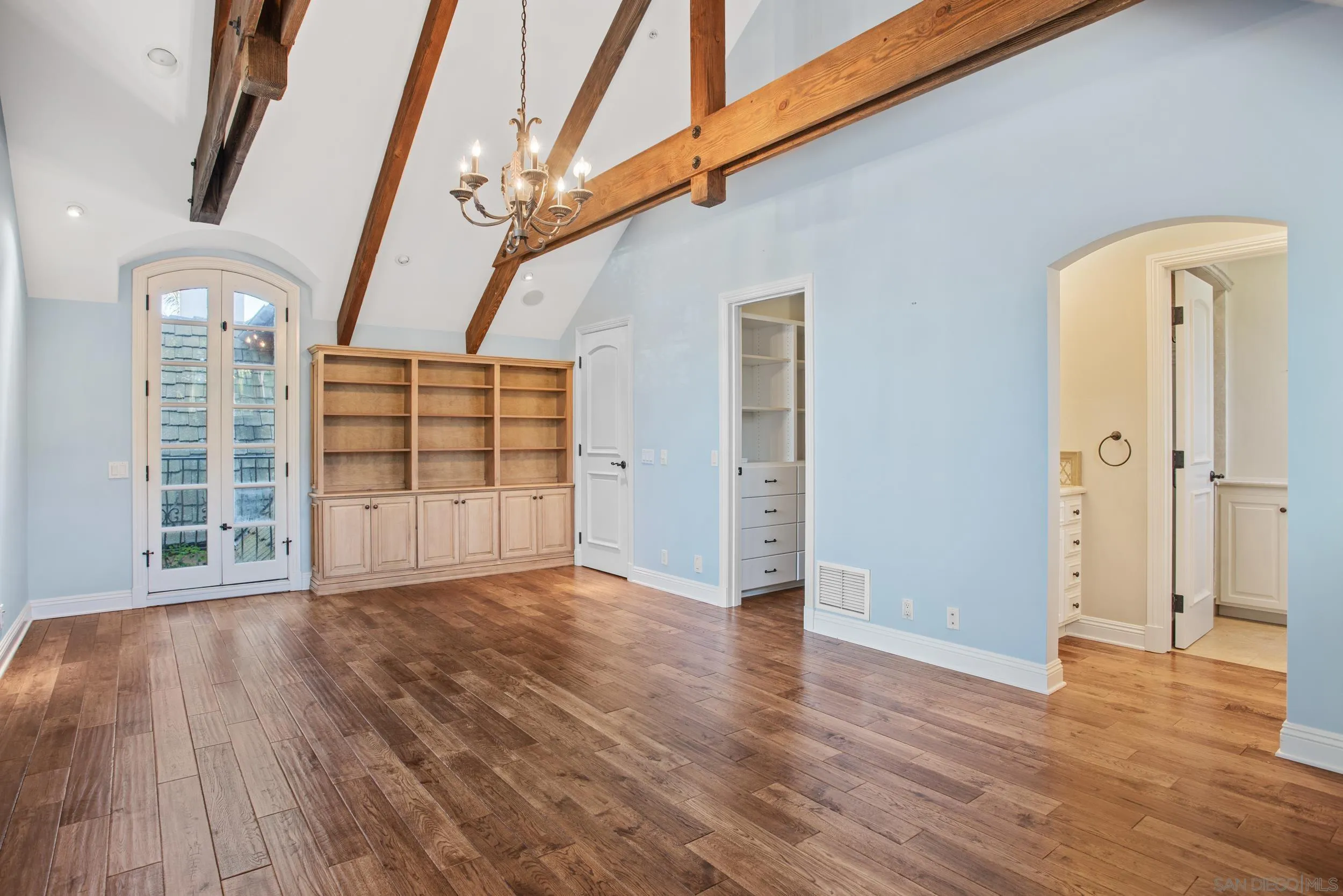 https://cdn.realtyfeed.com/cdn/127/260002393/dec7509300433394a8ccc3b1a8f48b55.webp