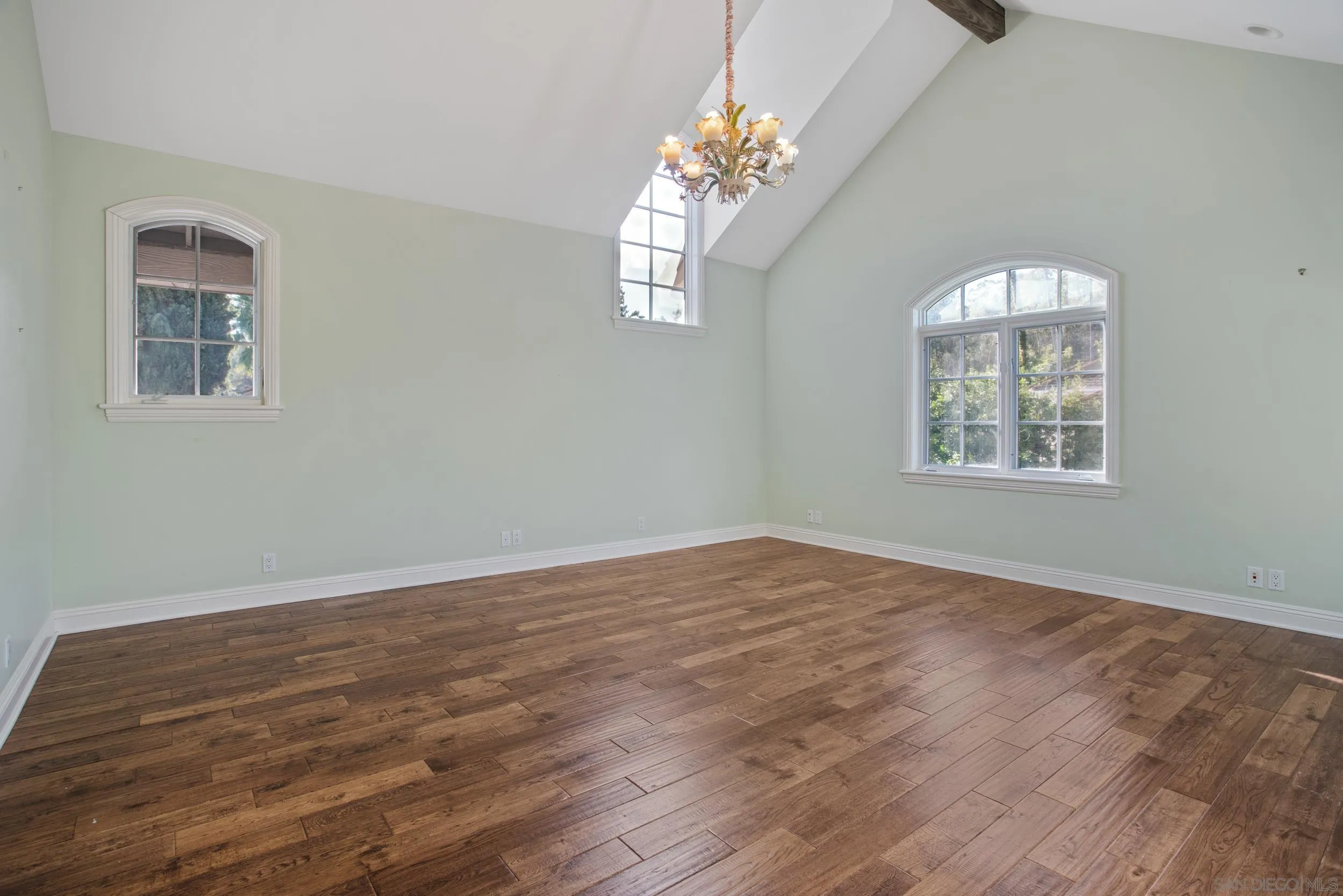 https://cdn.realtyfeed.com/cdn/127/260002393/e0256f3883217d9cabb0561a06f77d6c.webp