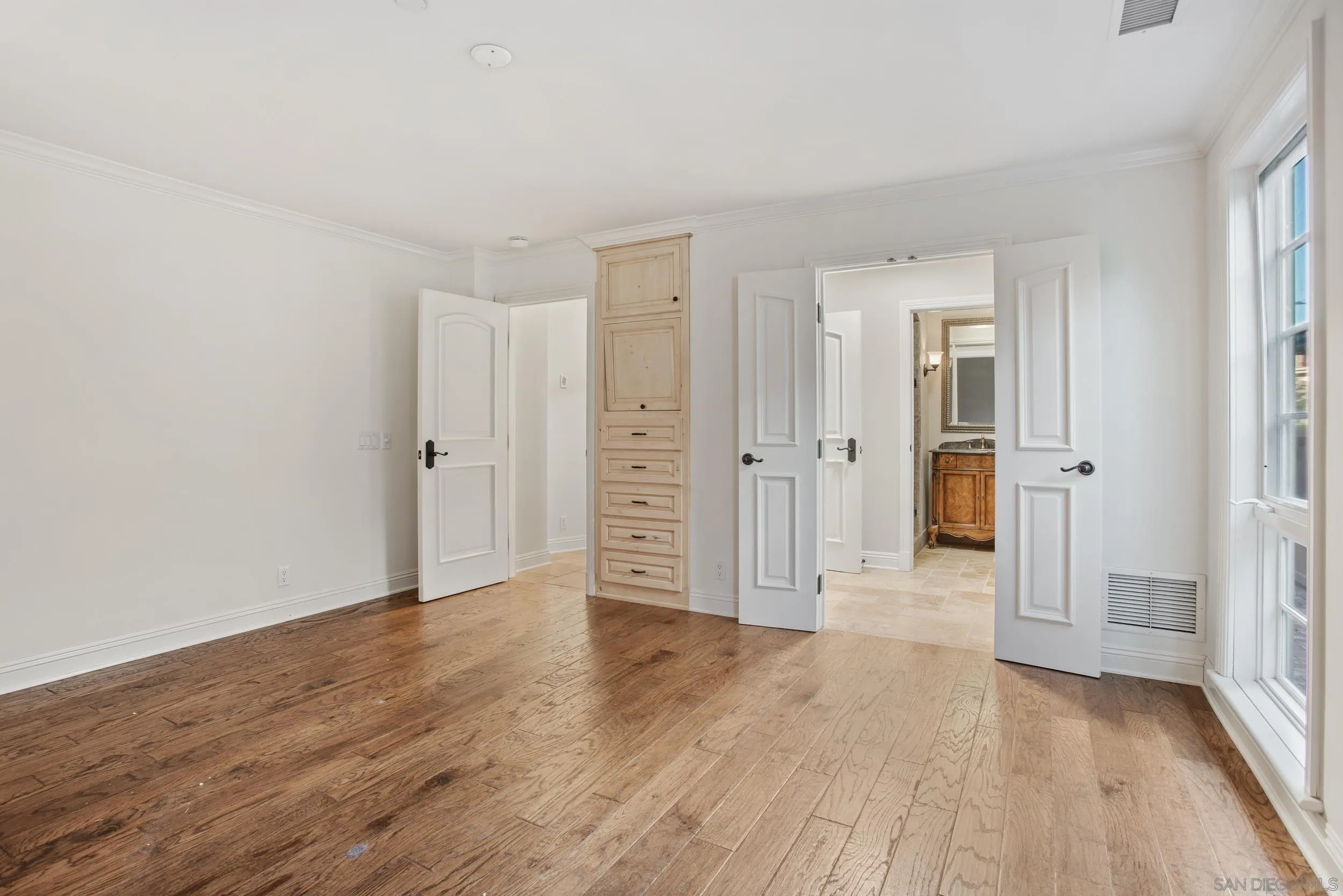 https://cdn.realtyfeed.com/cdn/127/260002393/e2489e036479f18387362ef509112d58.webp