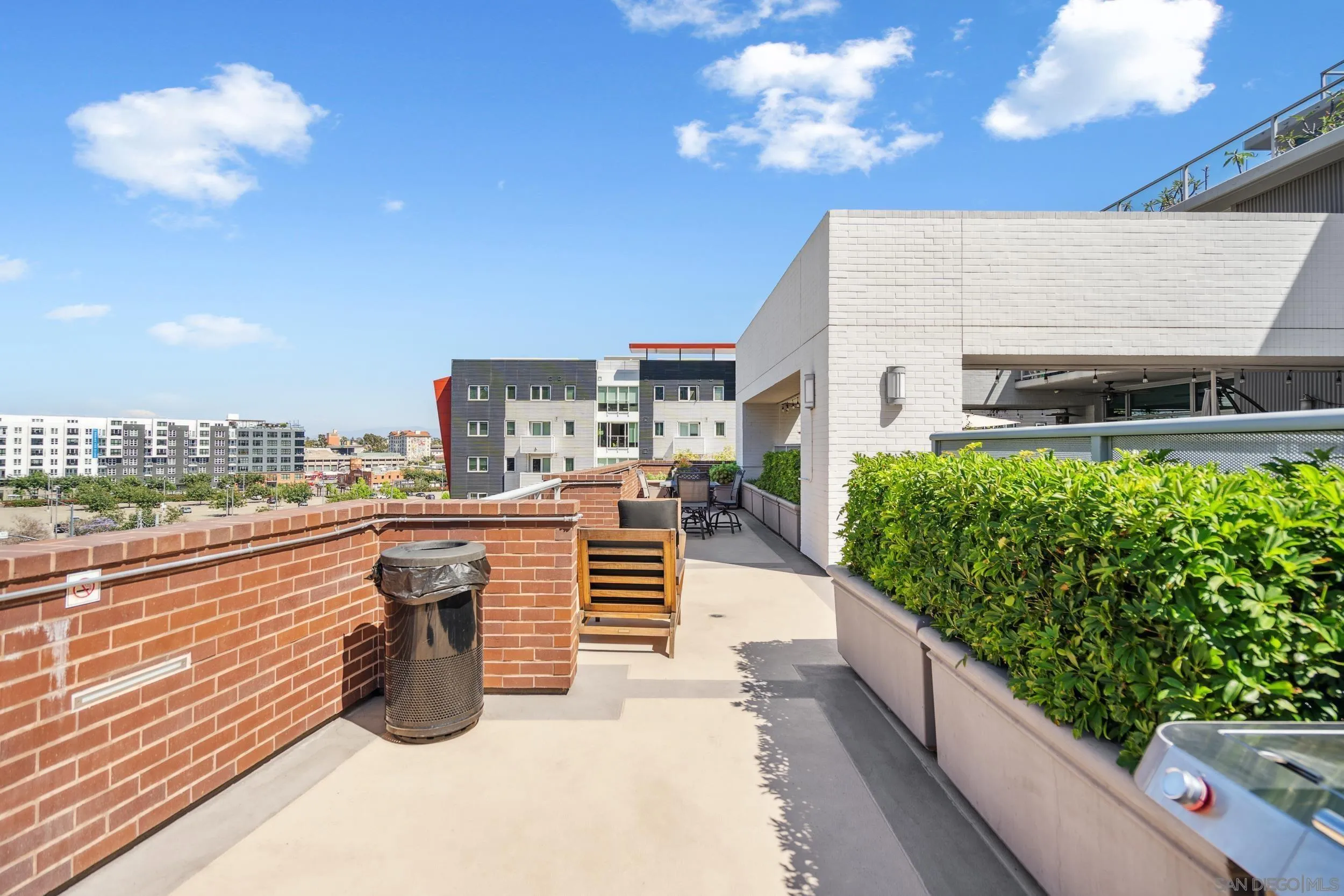 https://cdn.realtyfeed.com/cdn/127/260002398/2d94ac2f9b980da6eb9e9564ba4f223f.webp
