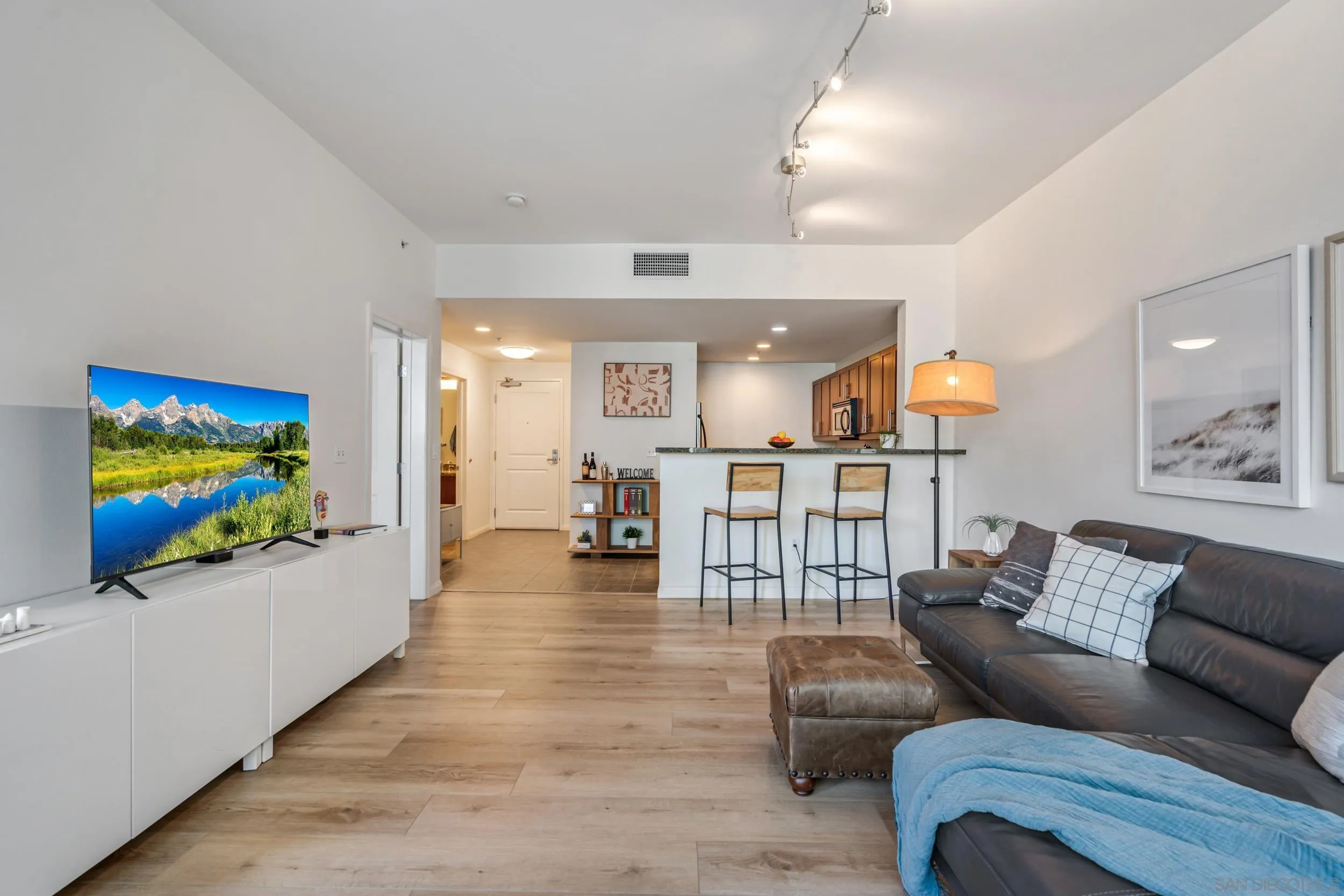 https://cdn.realtyfeed.com/cdn/127/260002398/4721451faf38743c1f9843fe2294991a.webp