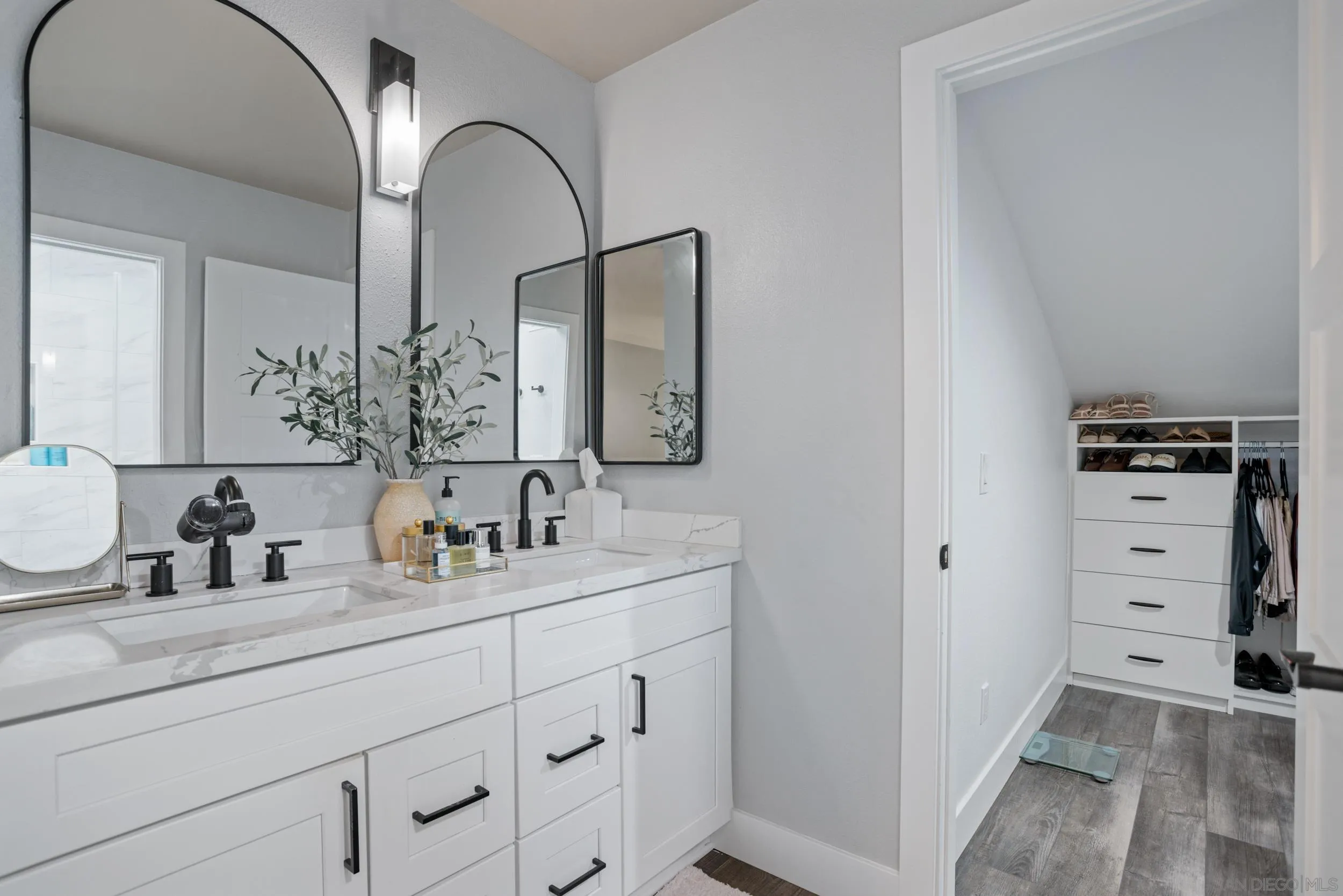https://cdn.realtyfeed.com/cdn/127/260002400/0116ac150f05cf061b376a54ed967414.webp