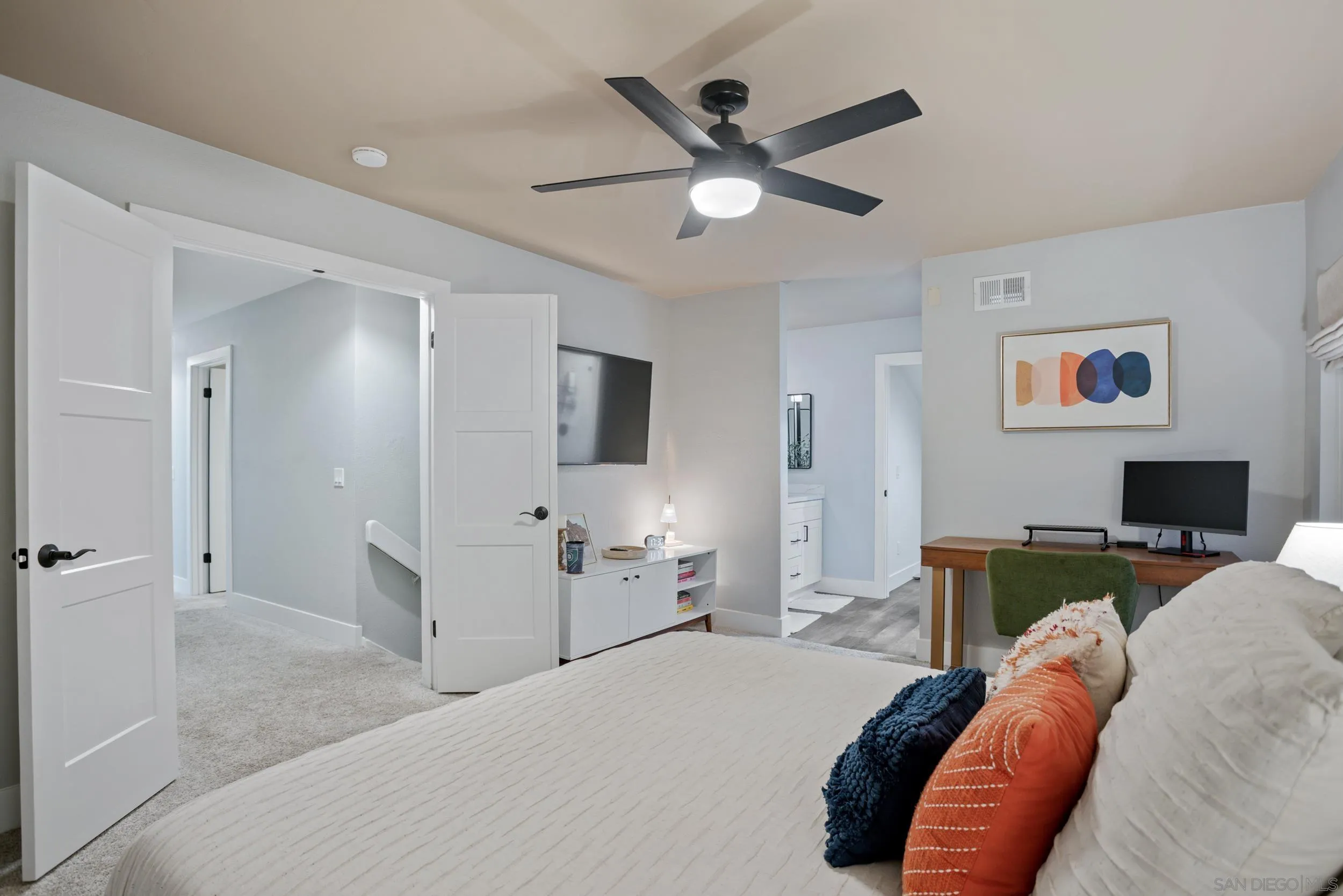 https://cdn.realtyfeed.com/cdn/127/260002400/2d8f0316e4084e122bed99fc47187a28.webp