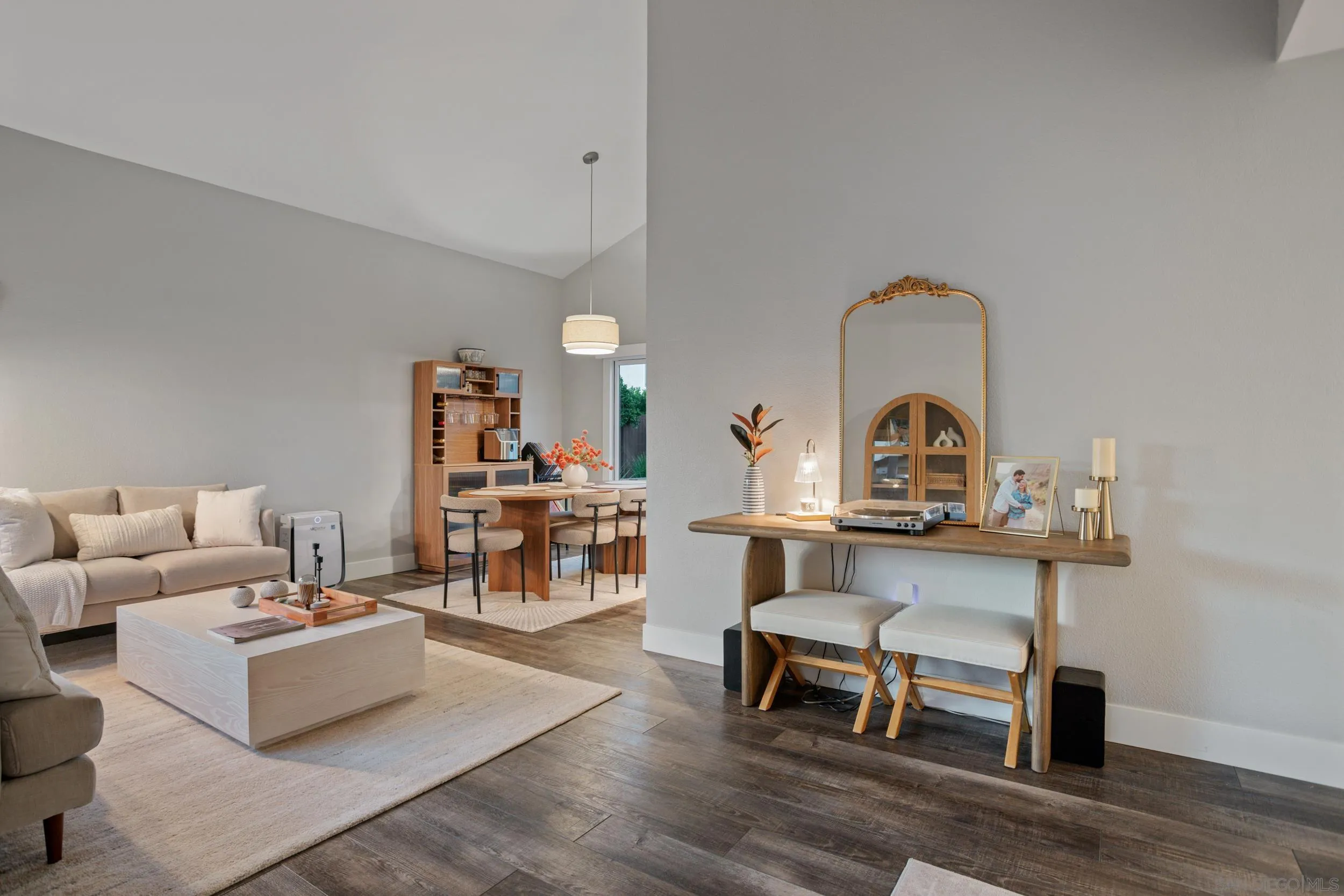 https://cdn.realtyfeed.com/cdn/127/260002400/949a6a962db24dd9f32c248e79766a75.webp