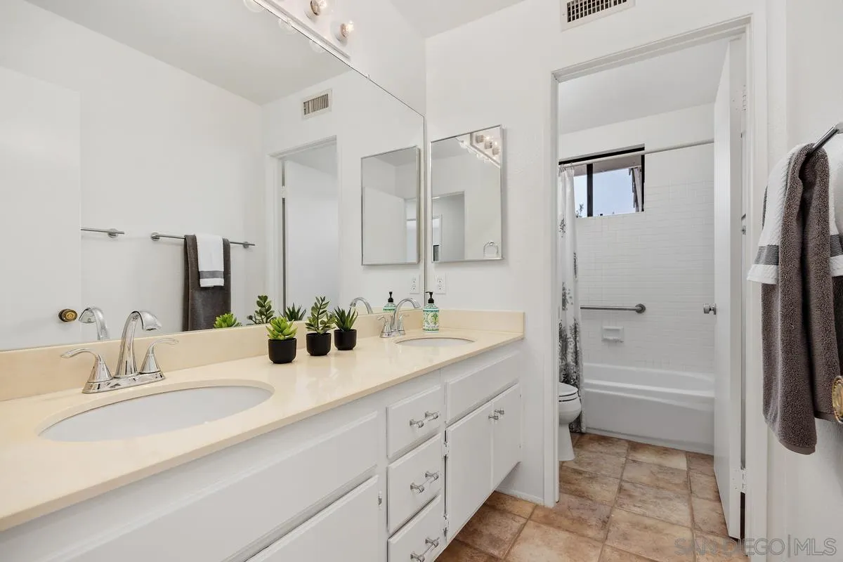 https://cdn.realtyfeed.com/cdn/127/260002408/4a316426ff055c3875683d6826e239d4.webp