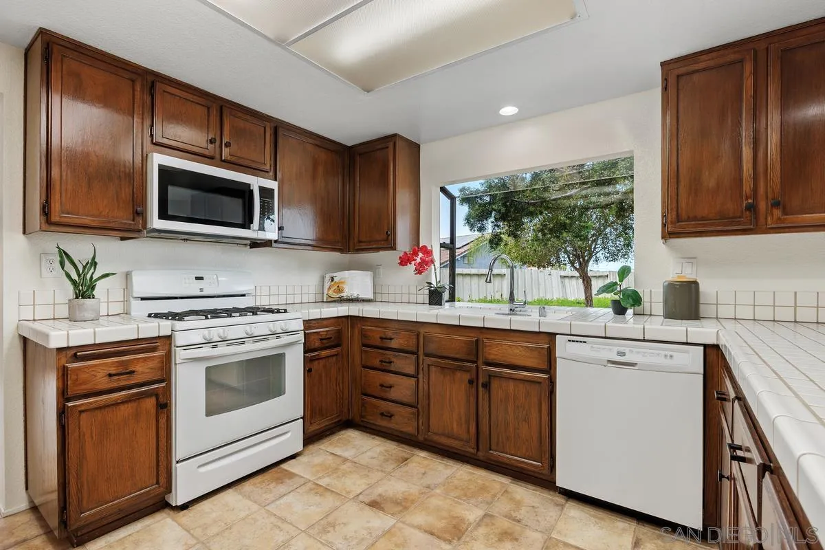 https://cdn.realtyfeed.com/cdn/127/260002408/e496ad3be9f799e74aadd5154ff5ca60.webp