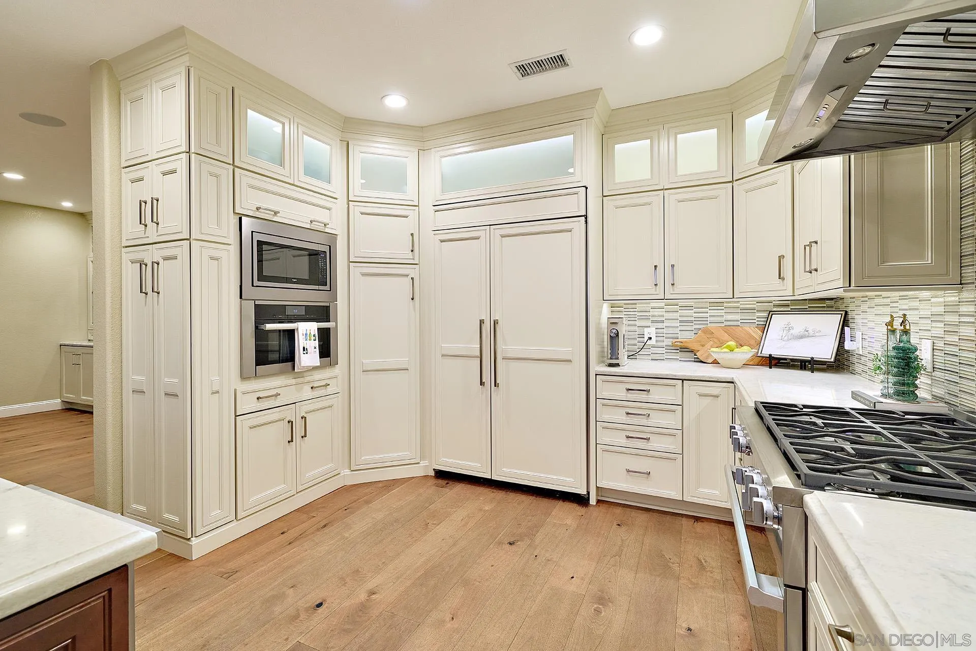 https://cdn.realtyfeed.com/cdn/127/260002409/38a6a29b315491bf290b6ad29e1fb735.webp