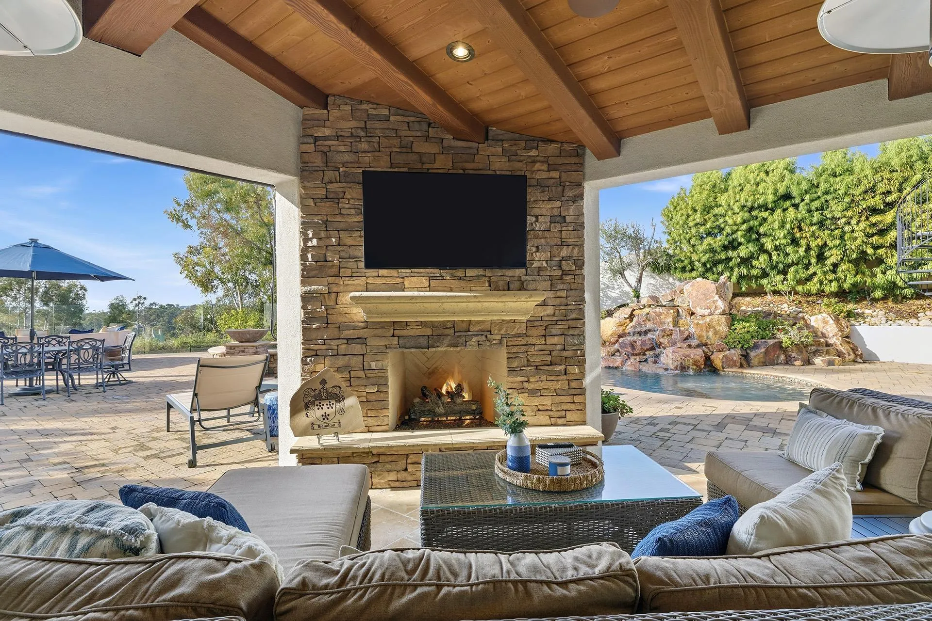 https://cdn.realtyfeed.com/cdn/127/260002409/78d46bfff8d3eab885a40262a275ace9.webp