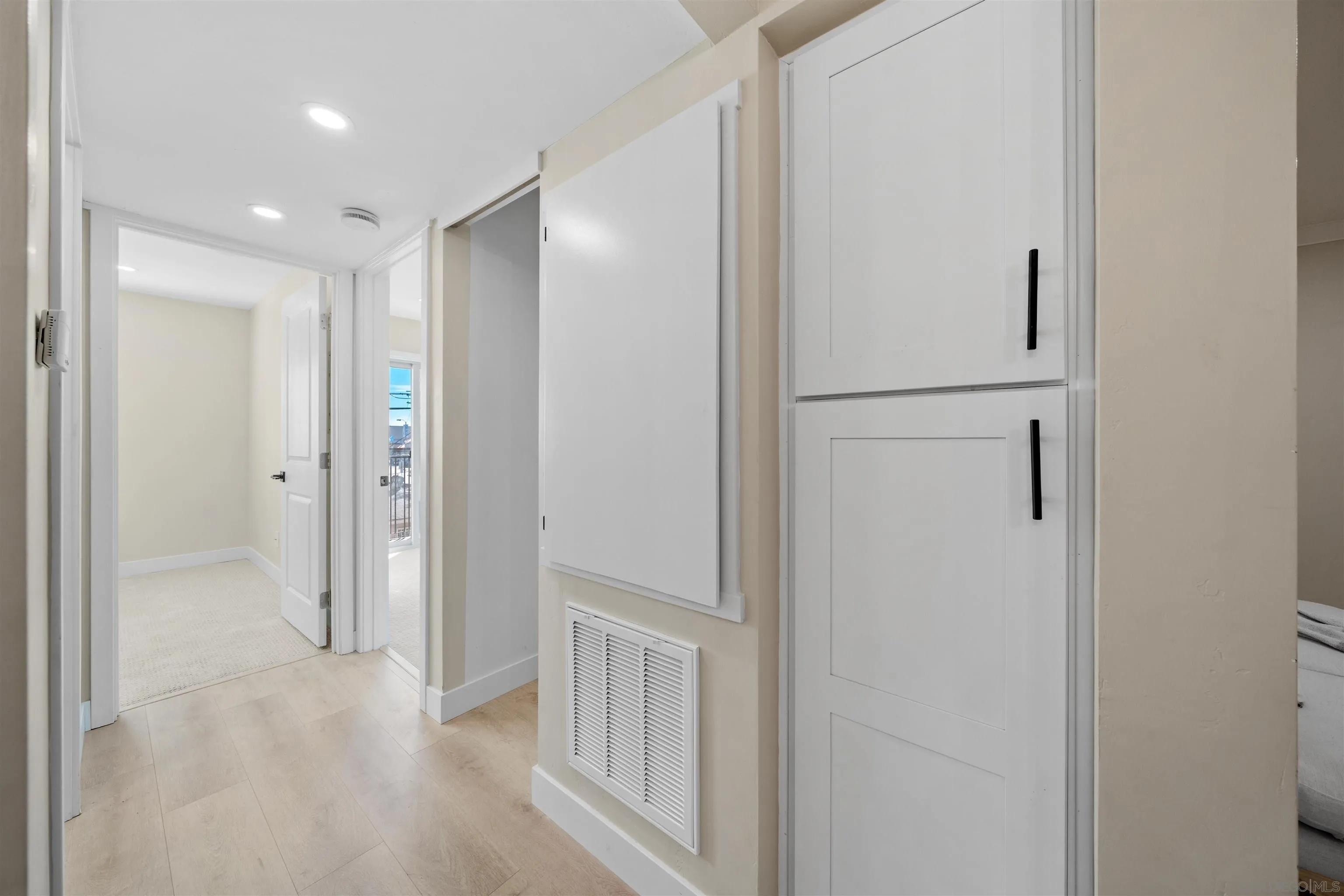 https://cdn.realtyfeed.com/cdn/127/260002410/2619787178fb1239abbdcf0718fbf251.webp