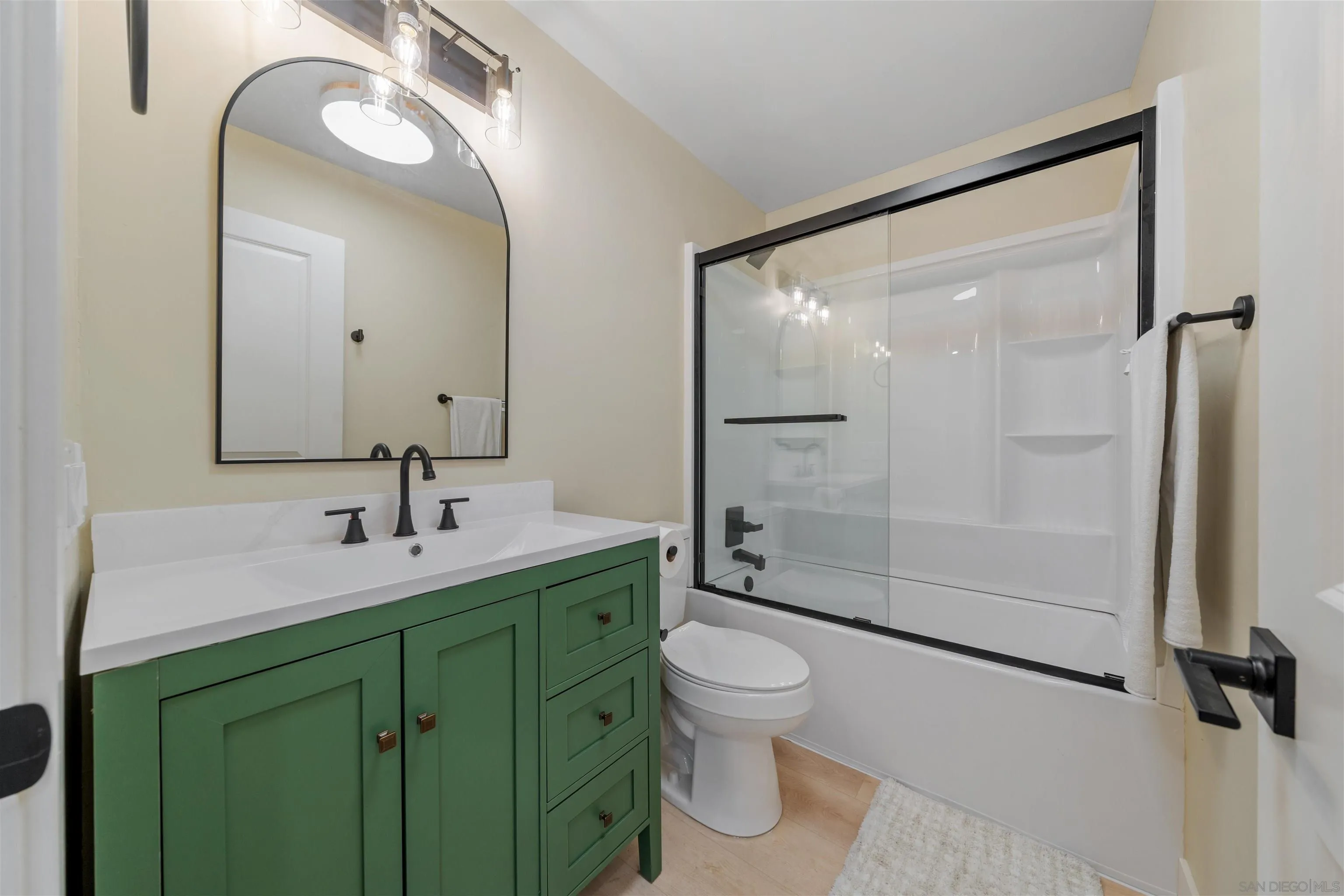 https://cdn.realtyfeed.com/cdn/127/260002410/9ea78f60a950c608fa43236d20eb572e.webp