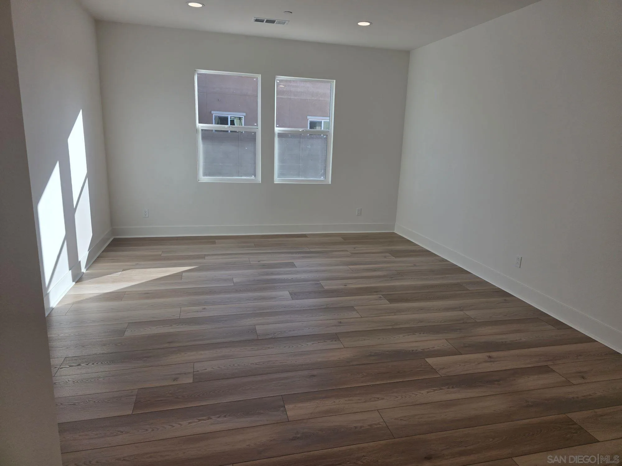 https://cdn.realtyfeed.com/cdn/127/260002412/ba704f3f837b403830184543cc2c7069.webp