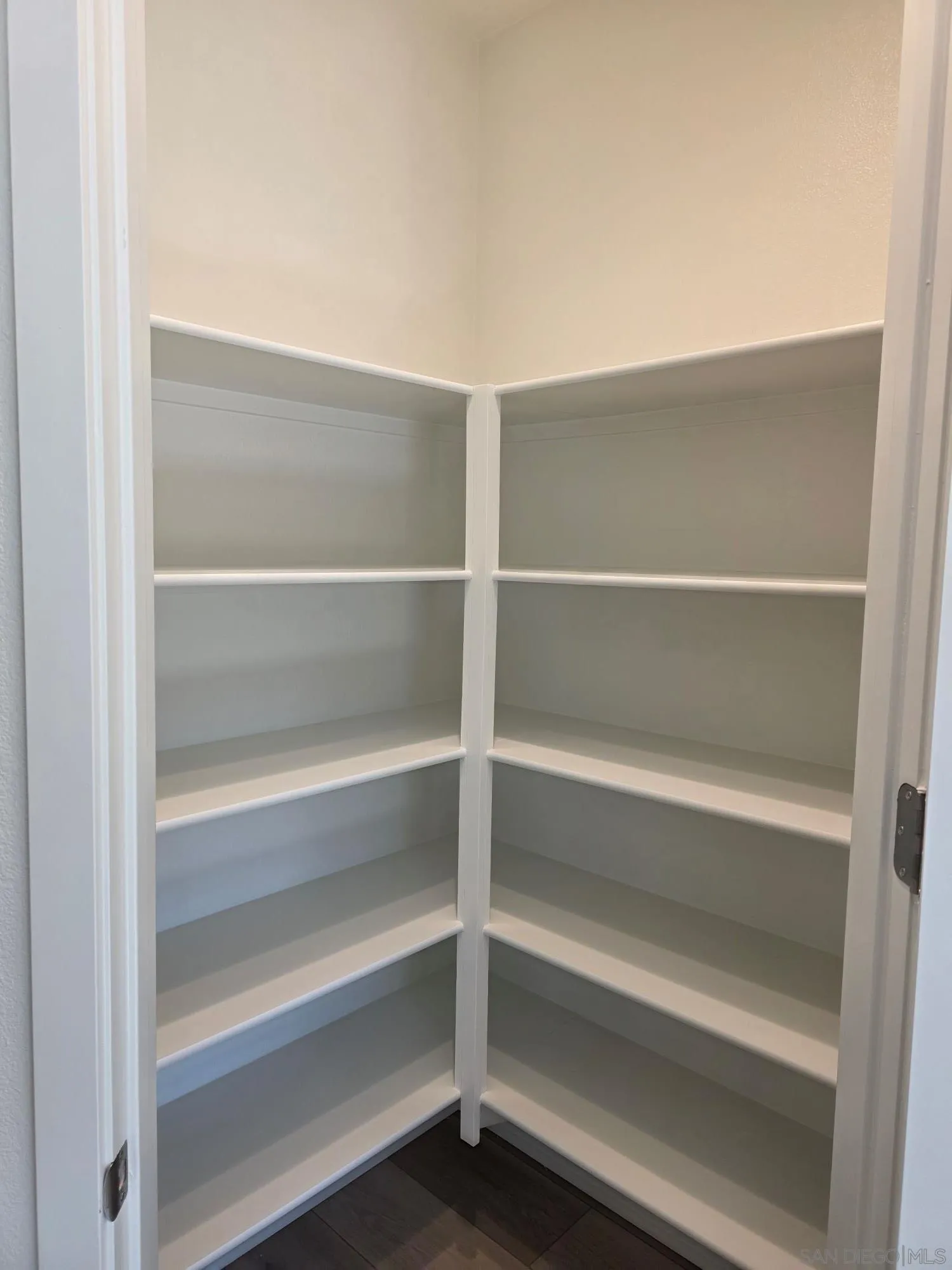 https://cdn.realtyfeed.com/cdn/127/260002412/d4299508b3ba9b911a7b3876799ad9c8.webp