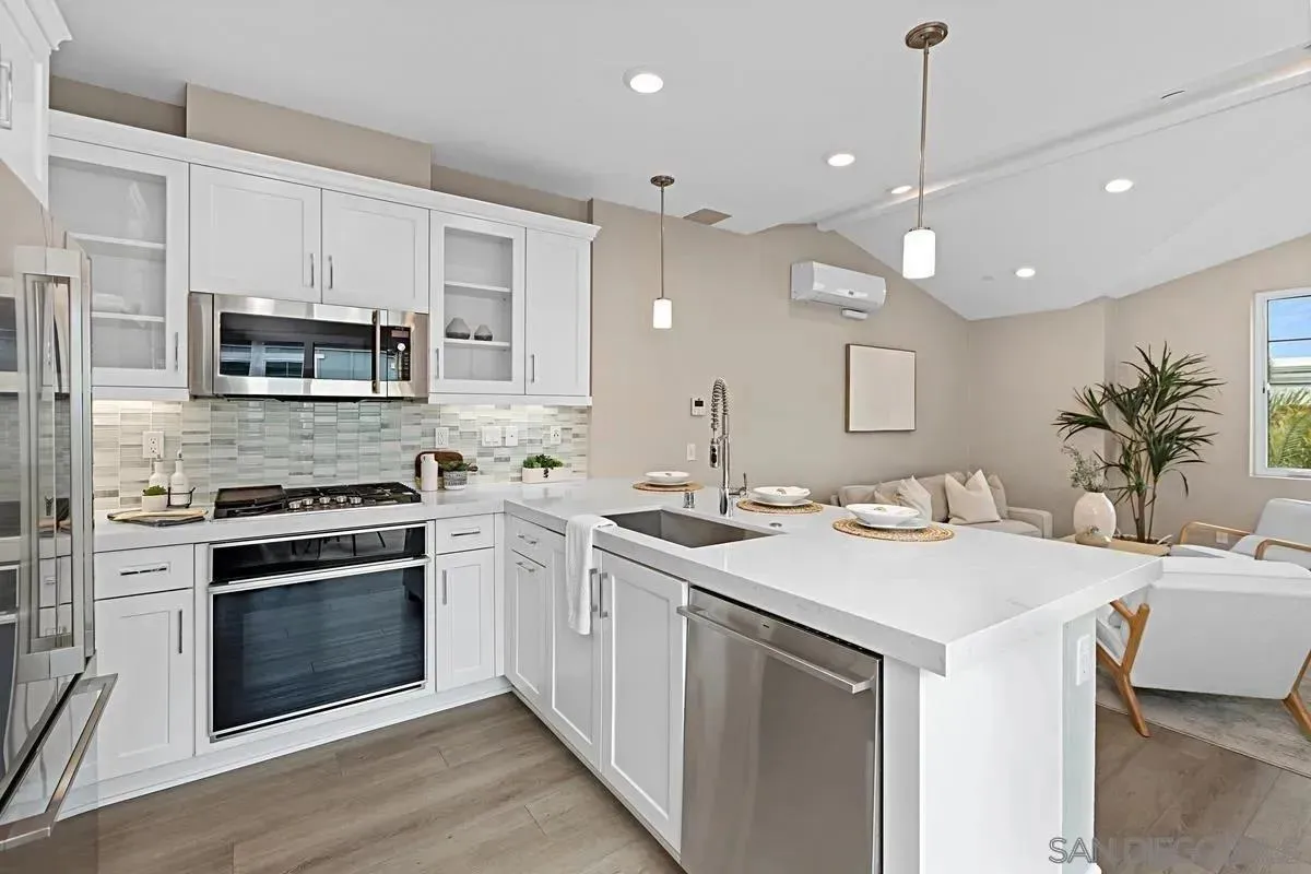 Photo #8: 260002418 Listing: Photo #8