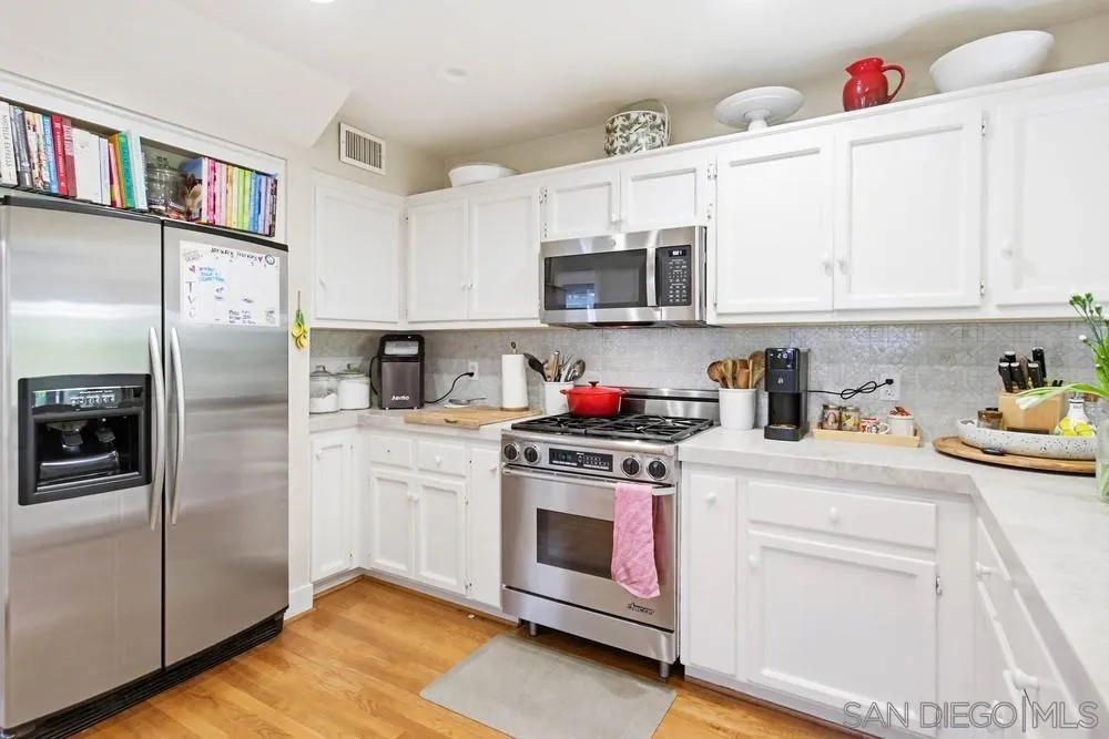 https://cdn.realtyfeed.com/cdn/127/260002422/4f923bb8d68f7715945dc8646b5d0b5a.webp