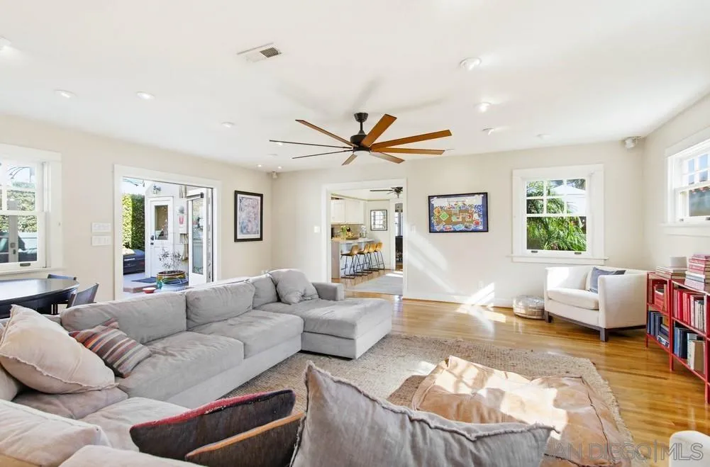 https://cdn.realtyfeed.com/cdn/127/260002422/ef18111db7142643a419f07730e73dc8.webp