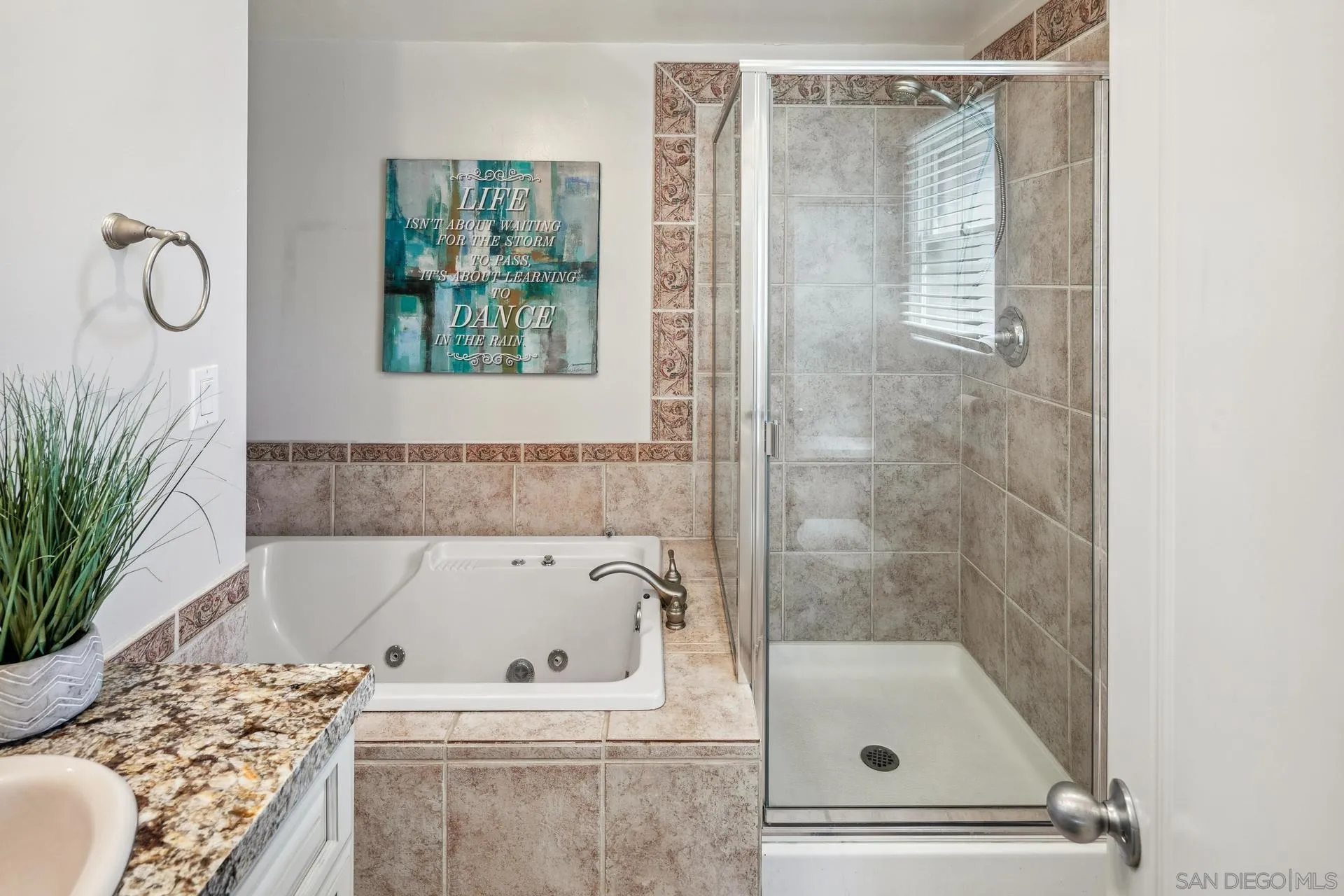 https://cdn.realtyfeed.com/cdn/127/260002440/0f25111b90217b21cfe9ef45393c8344.webp