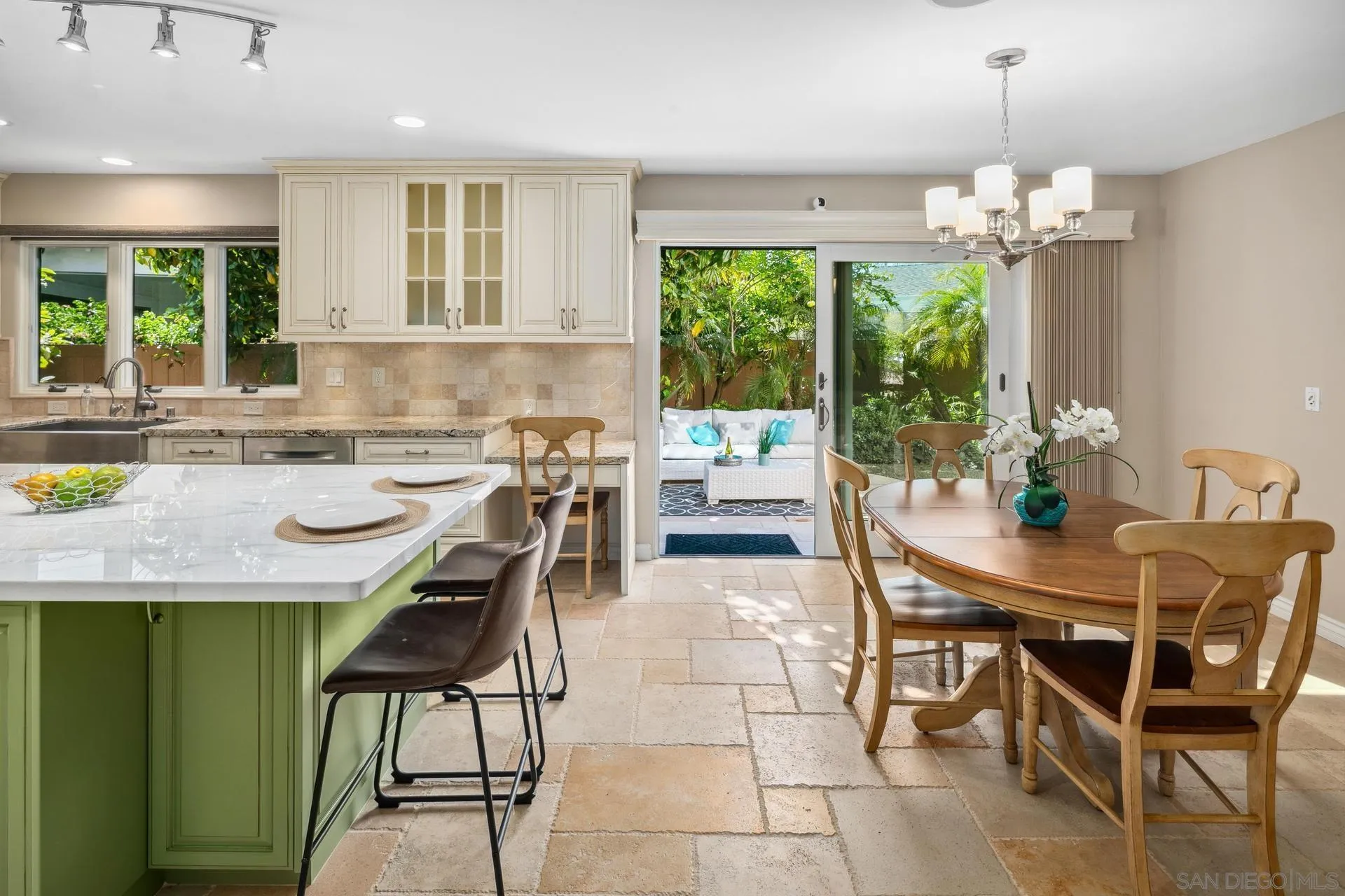 https://cdn.realtyfeed.com/cdn/127/260002440/9b508649d02141a4a2b56f1c9ef8338f.webp