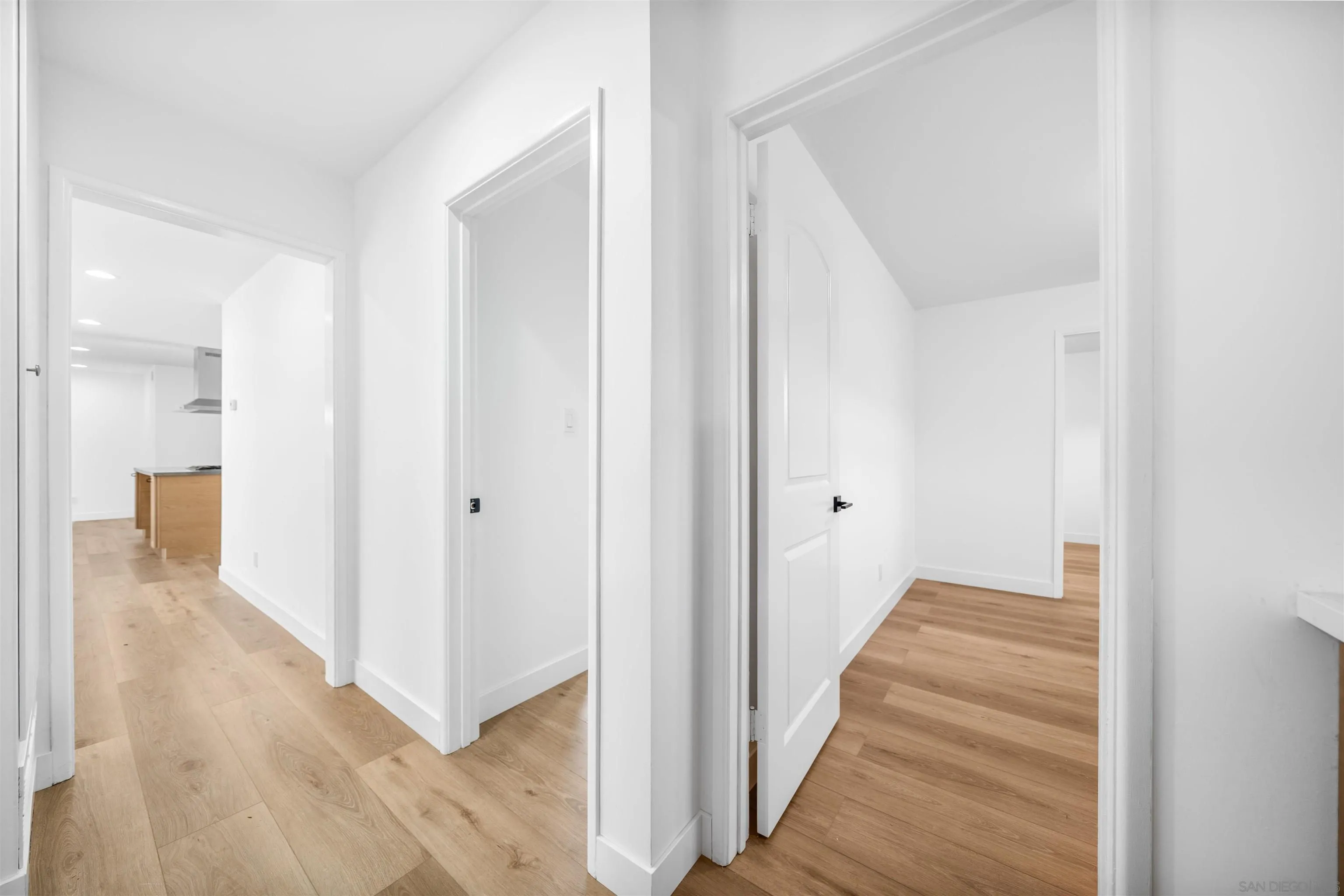 https://cdn.realtyfeed.com/cdn/127/260002444/cc87682636798db93e56c9314f1e0b09.webp
