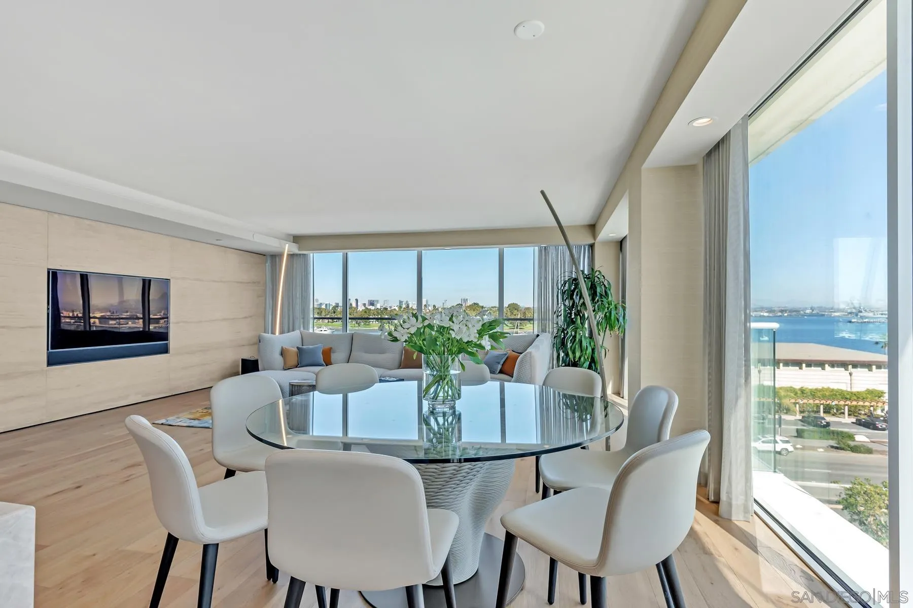 https://cdn.realtyfeed.com/cdn/127/260002446/f972fd7b0d562d6f450e3692184d5055.webp