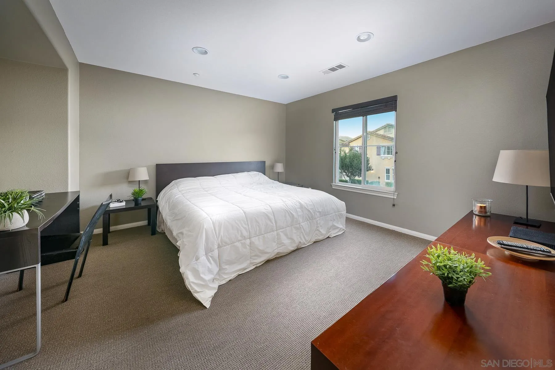 https://cdn.realtyfeed.com/cdn/127/260002450/43382e051c98070d1a818a20def0d1f9.webp