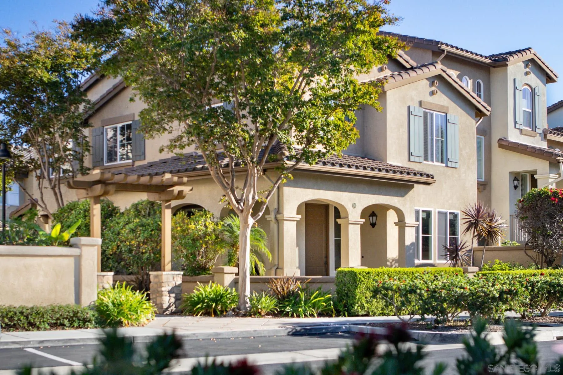 https://cdn.realtyfeed.com/cdn/127/260002450/e94d2423d5ad8e48a9ac3c97ab2f5c1d.webp