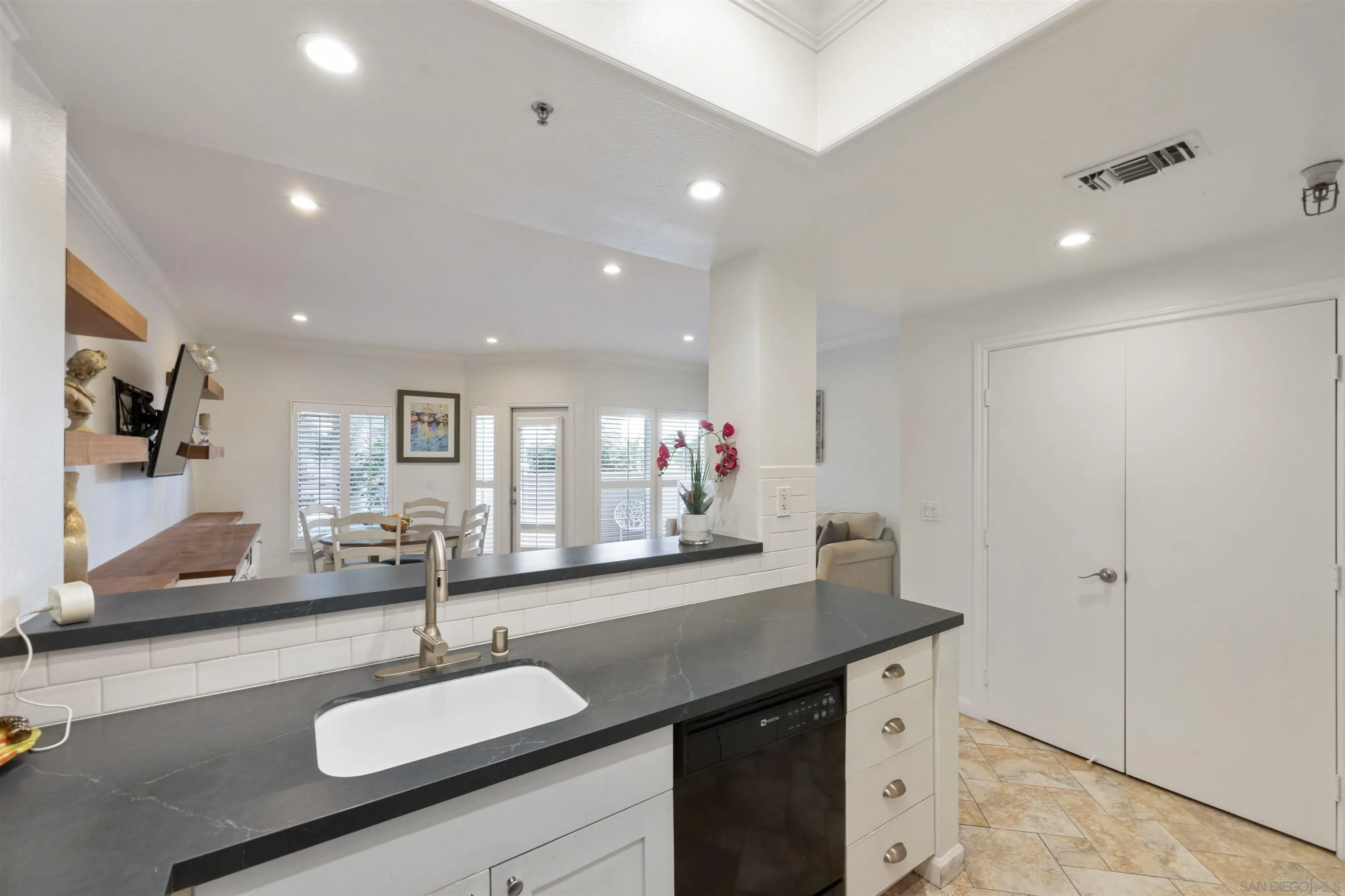 Photo #2: 260002451 Listing: Photo #2