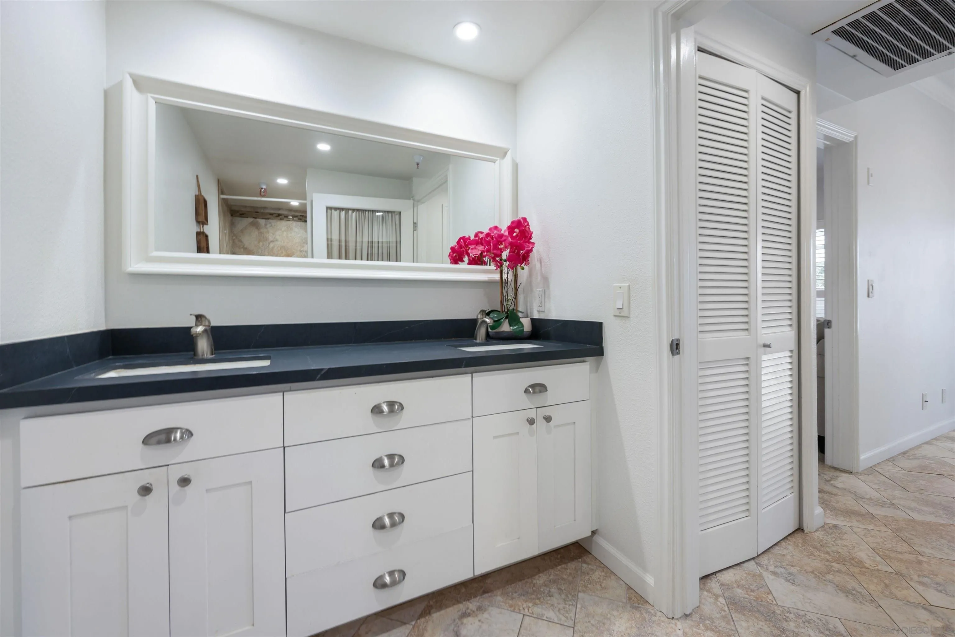 Photo #15: 260002451 Listing: Photo #15