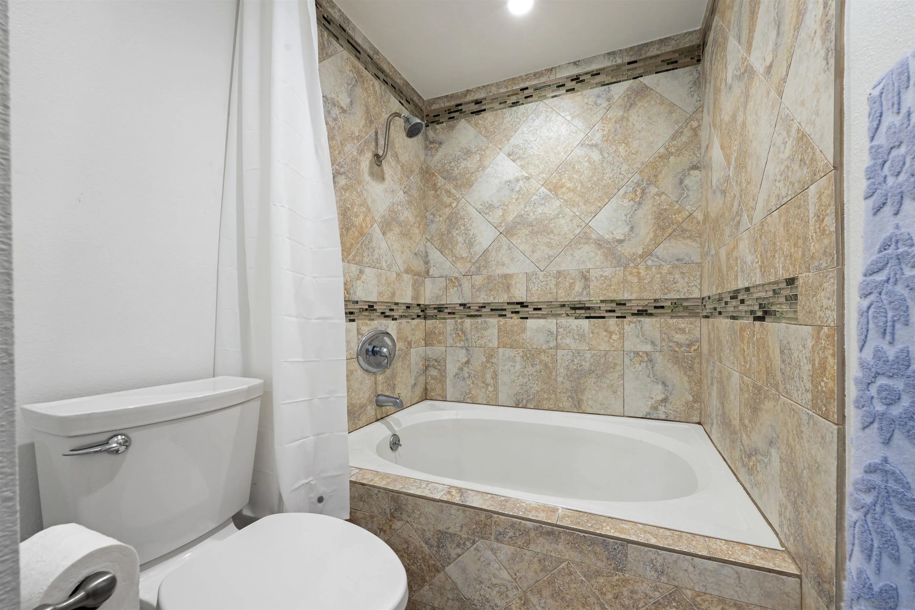 Photo #21: 260002451 Listing: Photo #21