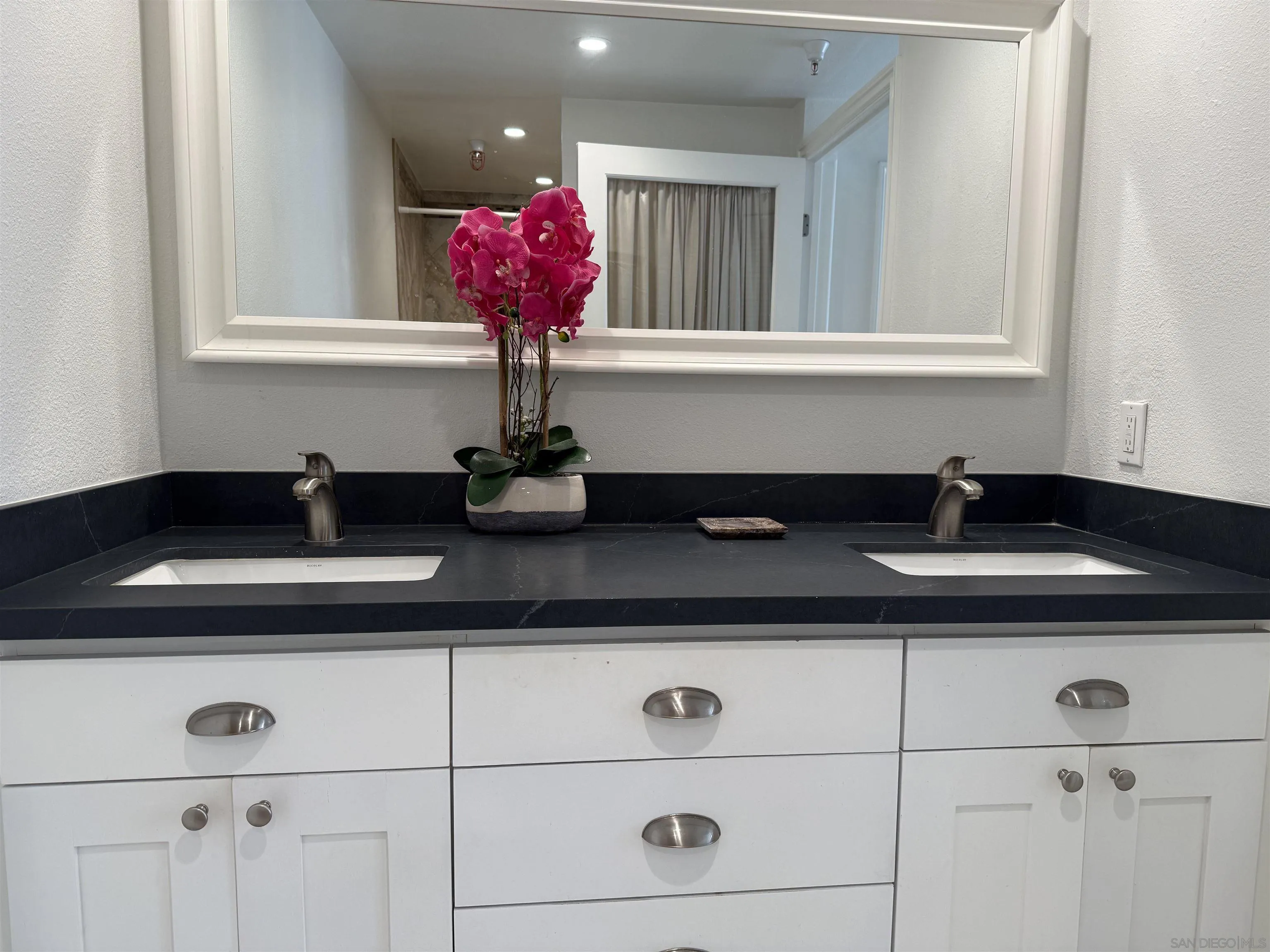 Photo #17: 260002451 Listing: Photo #17