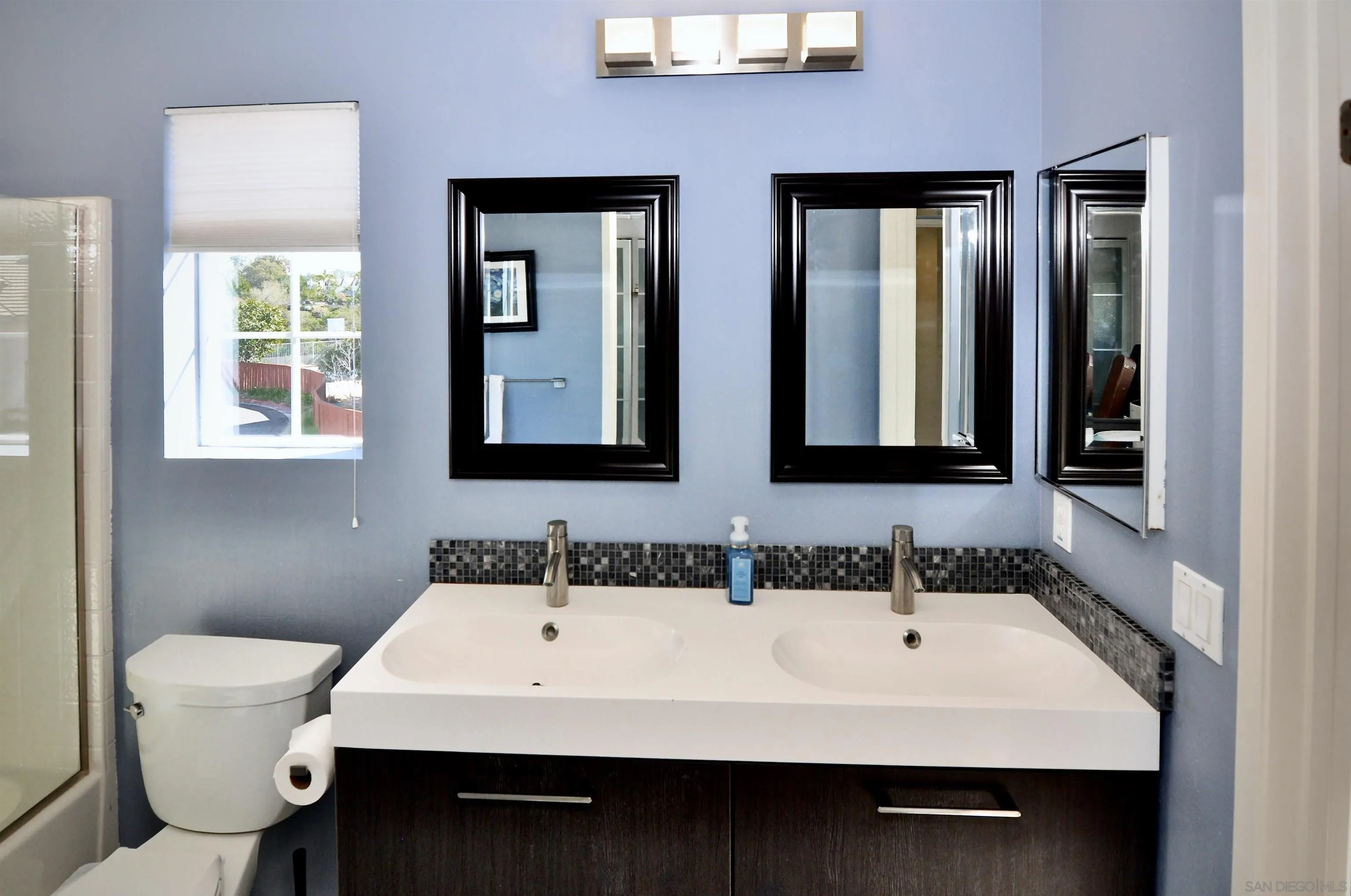 https://cdn.realtyfeed.com/cdn/127/260002454/1e0b8a75604f186bd1e60c21ae2e9e39.webp