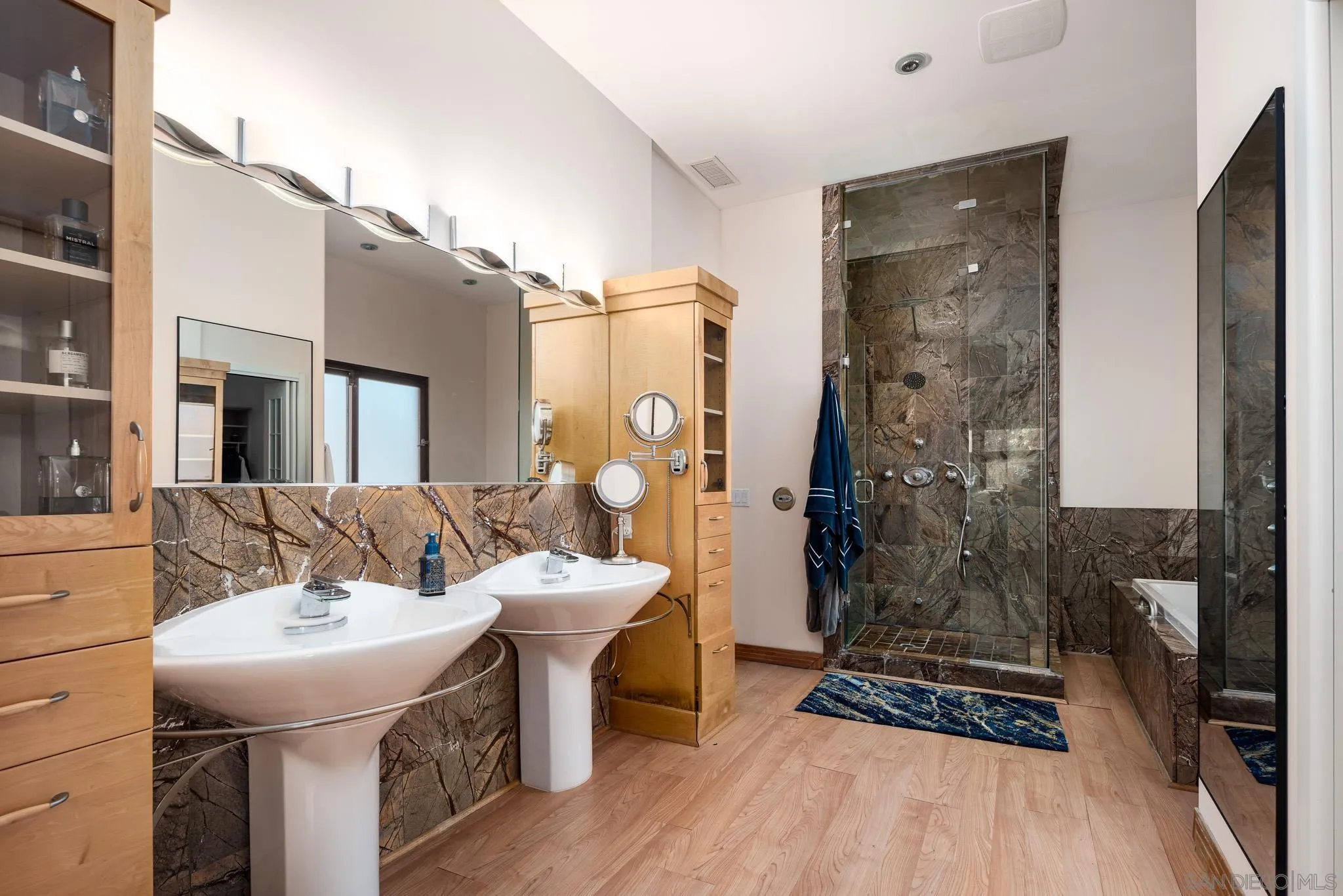 https://cdn.realtyfeed.com/cdn/127/260002457/f82c203c1119439b9afab4fb49a9dec3.webp