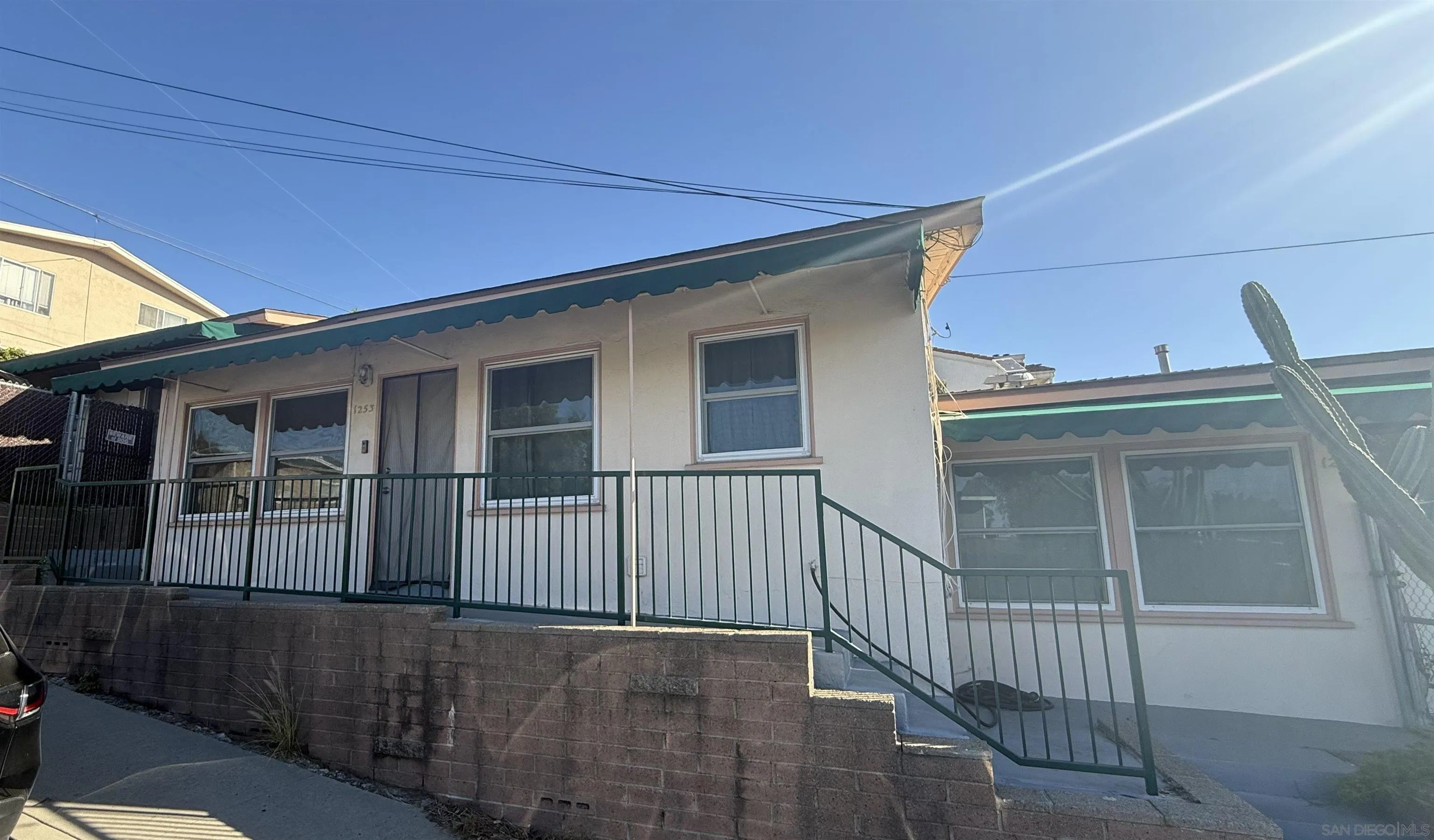 $750,000+