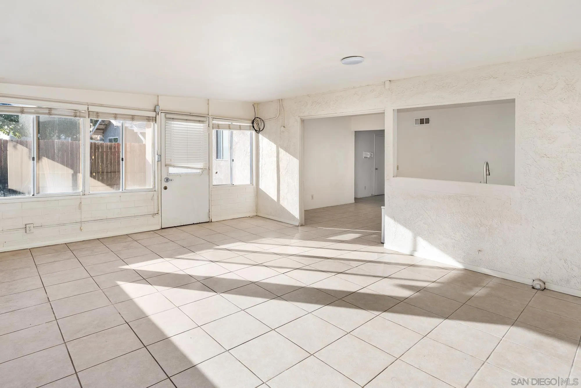 https://cdn.realtyfeed.com/cdn/127/260002479/0df96694a2dcd88499089966147e5a39.webp