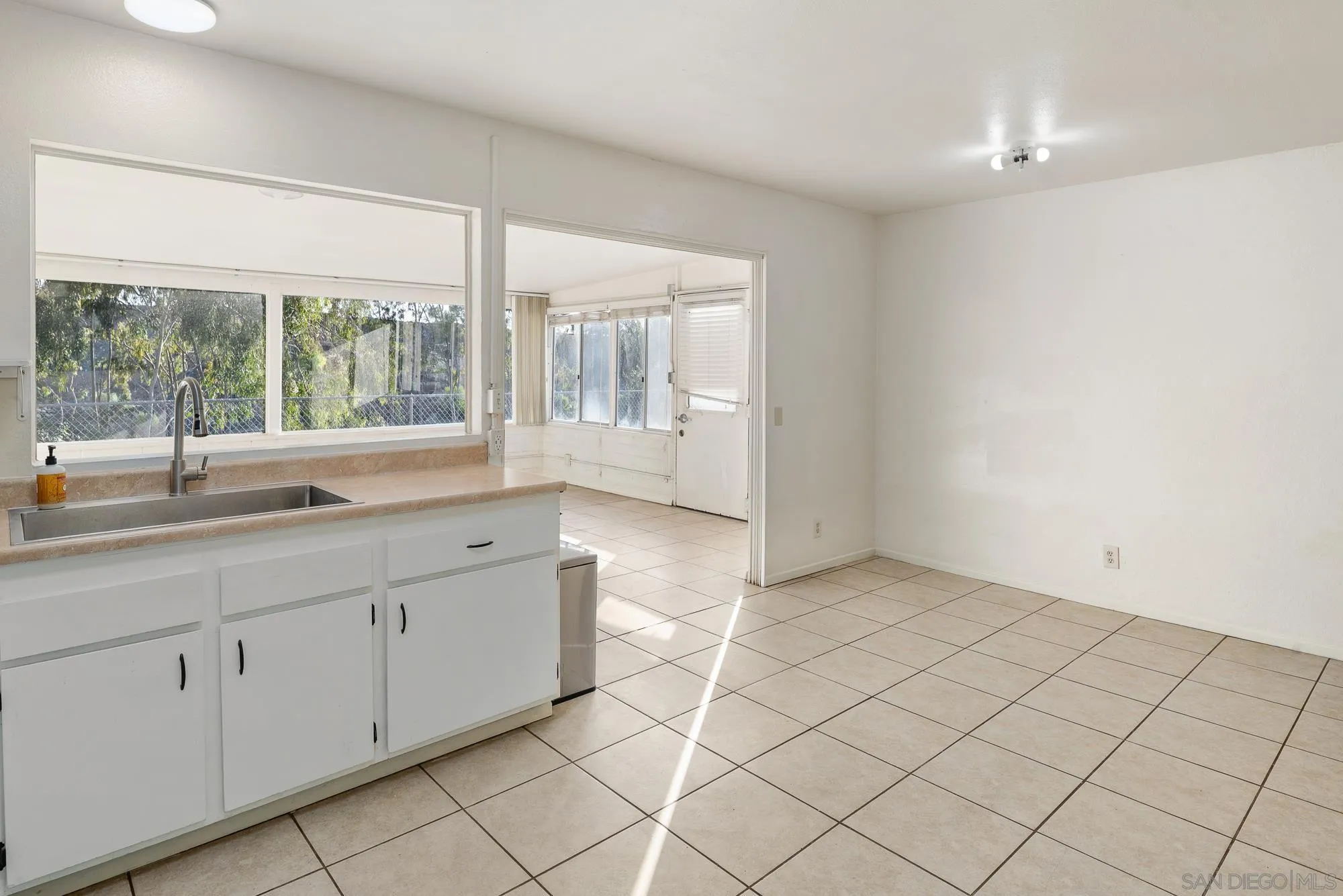 https://cdn.realtyfeed.com/cdn/127/260002479/293a9ac901ccec719d54f7677952f69b.webp